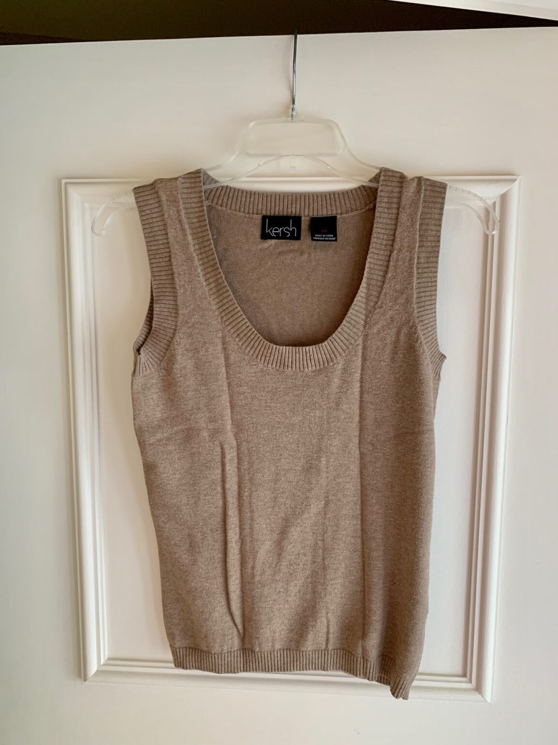 Featured image for Sleeveless tank top / knitwear