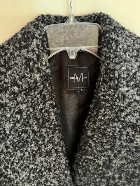 Image for Elegant mid-length fitted coat in wool