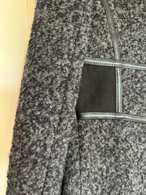 Image for Elegant mid-length fitted coat in wool