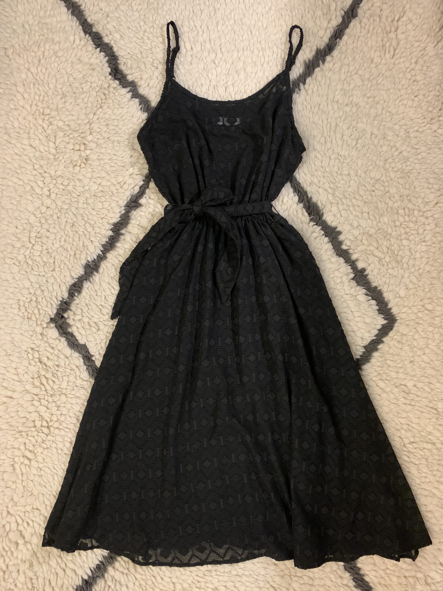 Featured image for Robe chic noir fait au Québec
