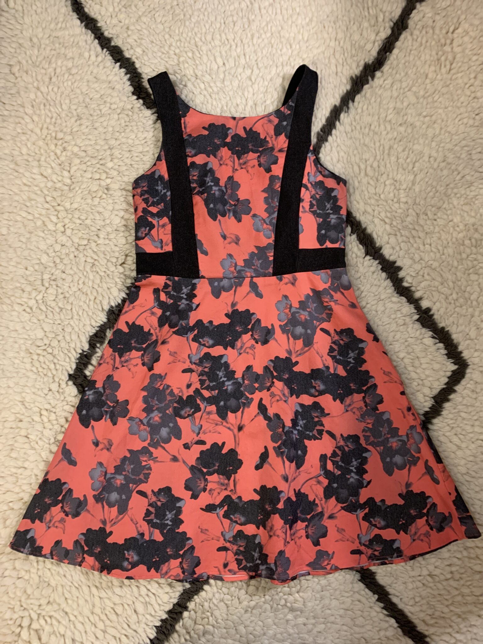 Featured image for Robe chic imprimé fleuri Annie 50 fait au Québec