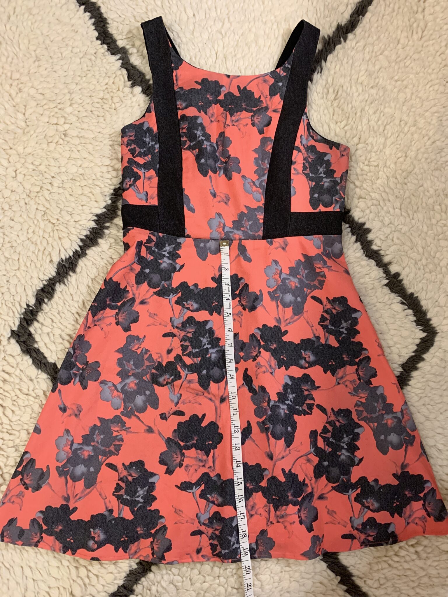 Image for Robe chic imprimé fleuri Annie 50 fait au Québec