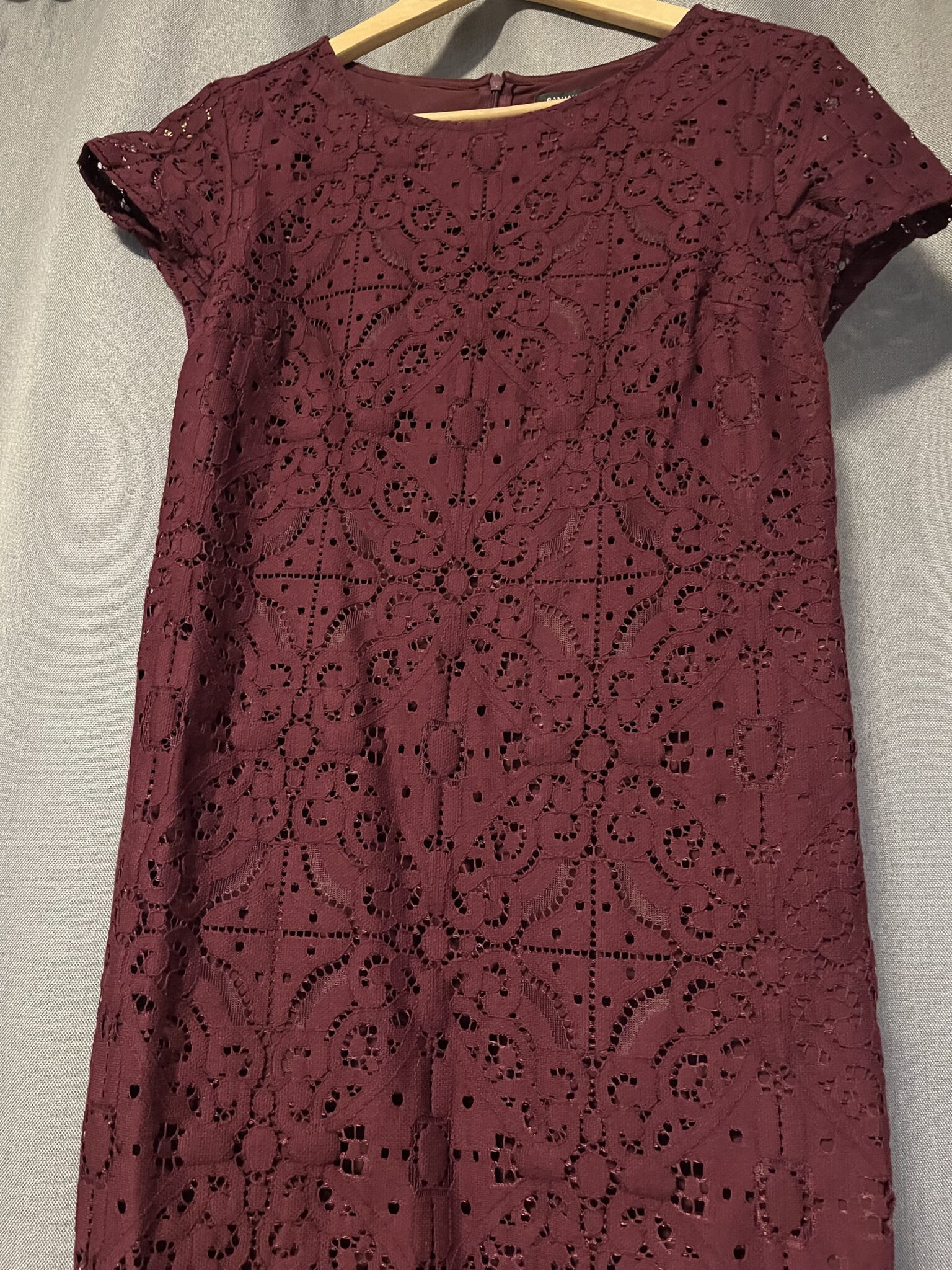 Image for Robe courte bourgogne en dentelle taille 4 Petite
