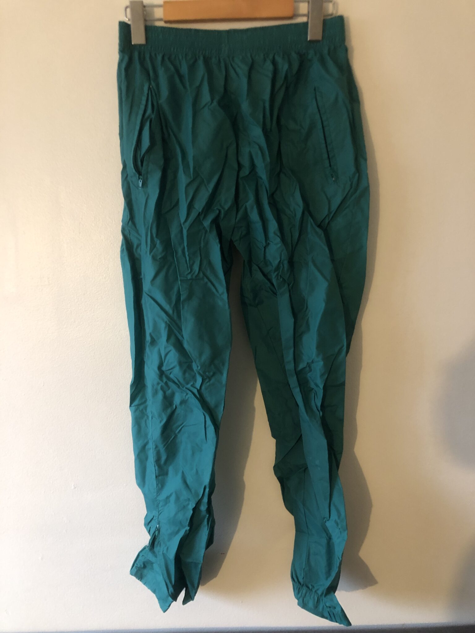 Featured image for Surpantalon coupe-vent pour enfant ou adulte