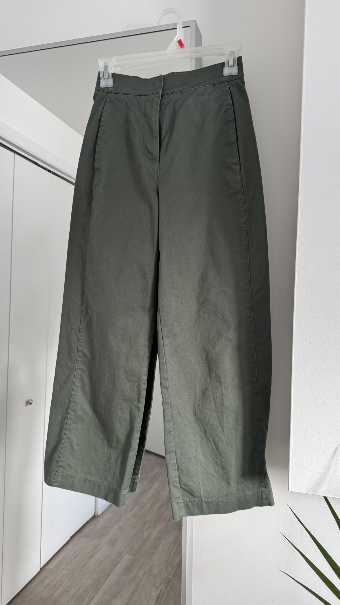 Featured image for Pantalon babaton aritzia