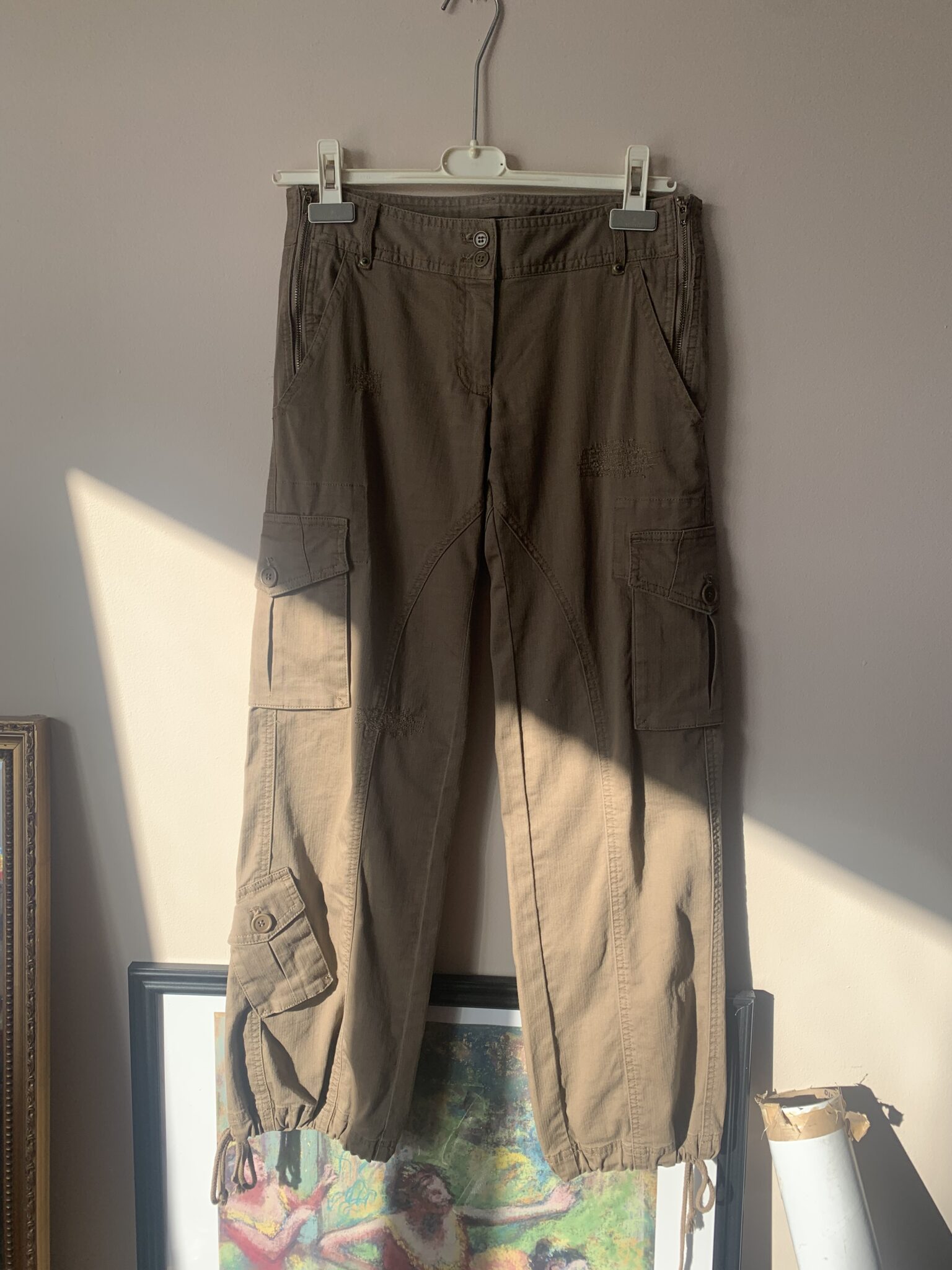 Image for Pantalon cargo BCBG taille 2