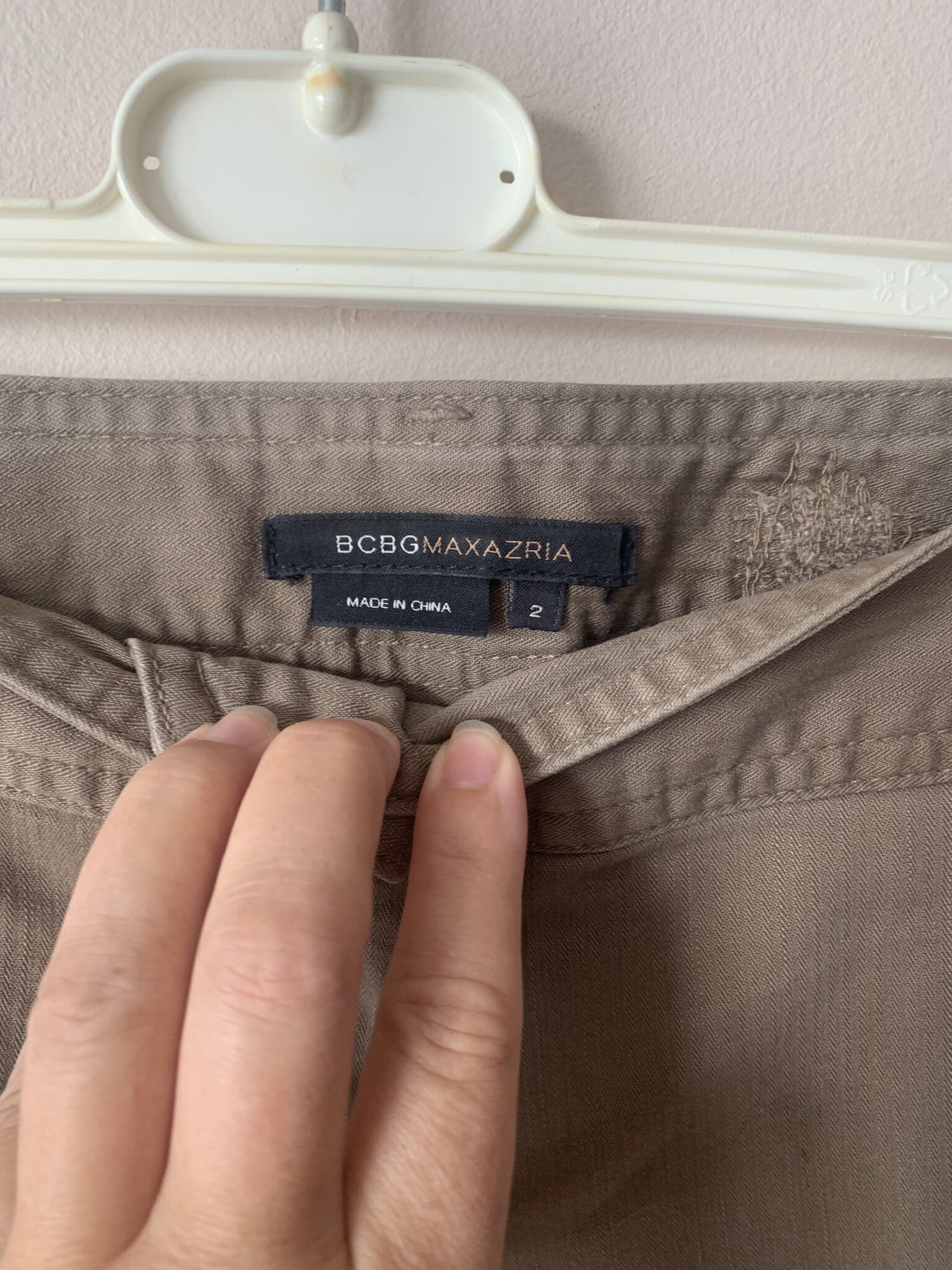 Image for Pantalon cargo BCBG taille 2