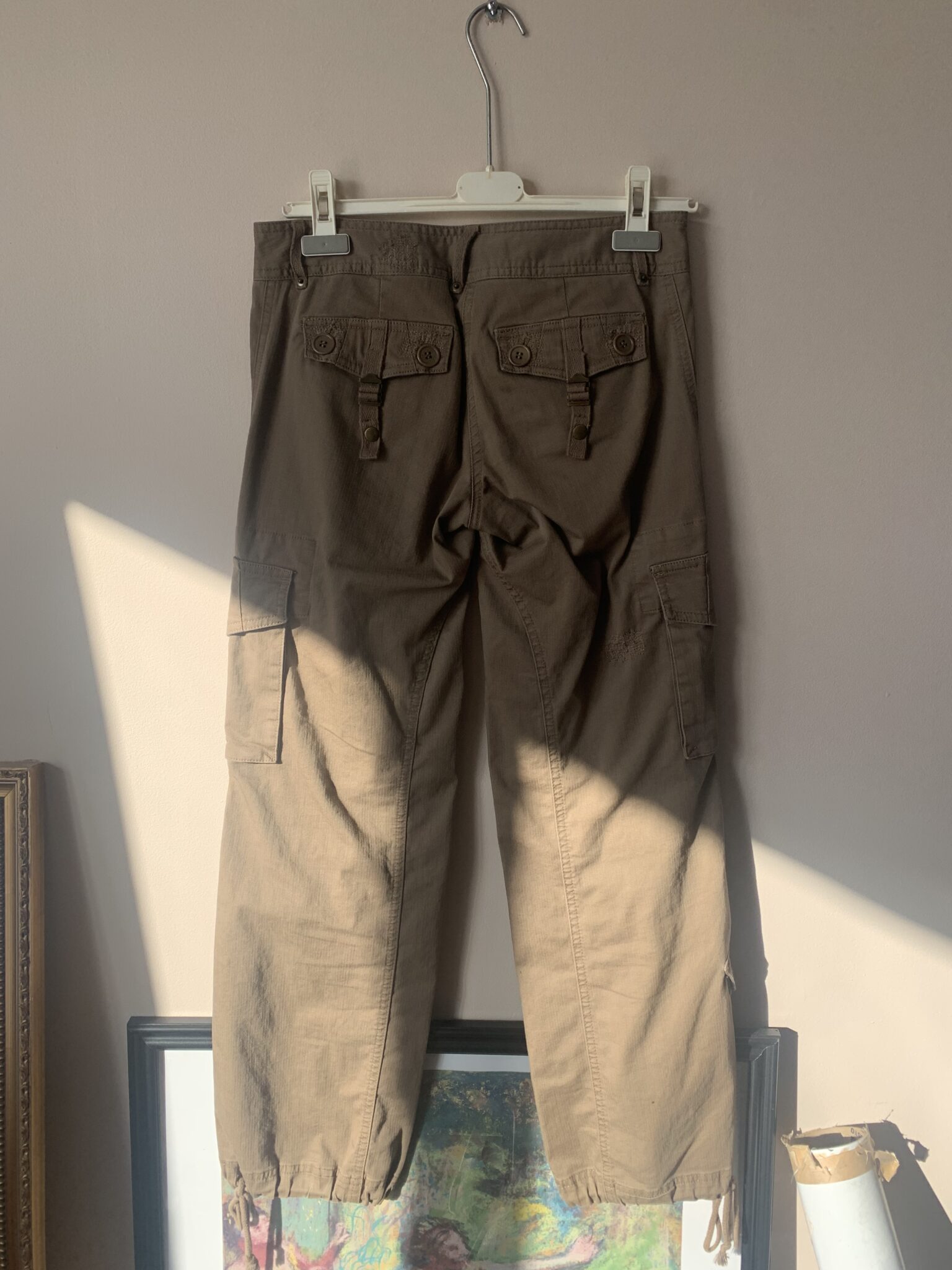 Image for Pantalon cargo BCBG taille 2