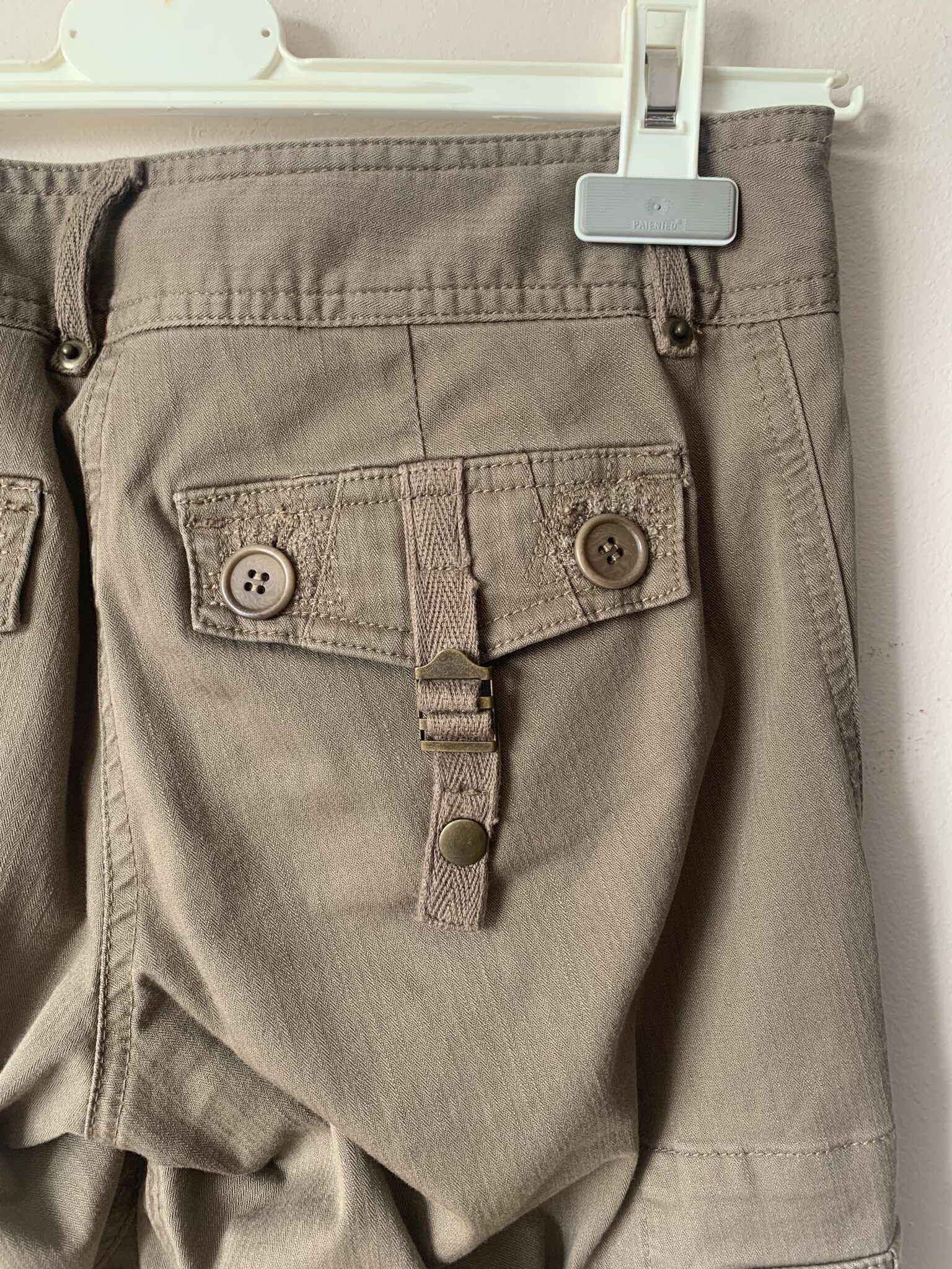 Image for Pantalon cargo BCBG taille 2