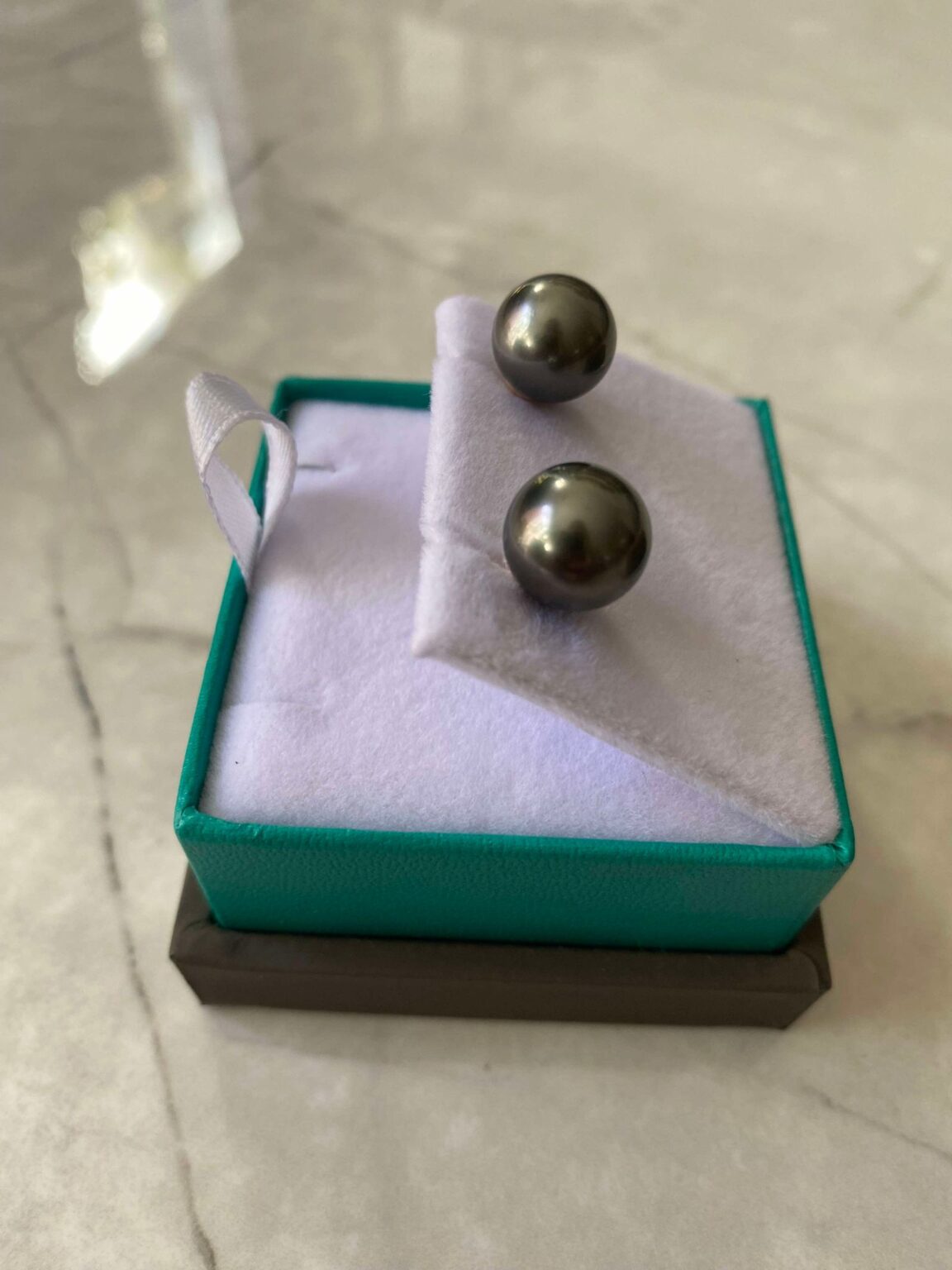 Image for Earrings in 14 ct yellow gold with 8 mm Tahitian pearls