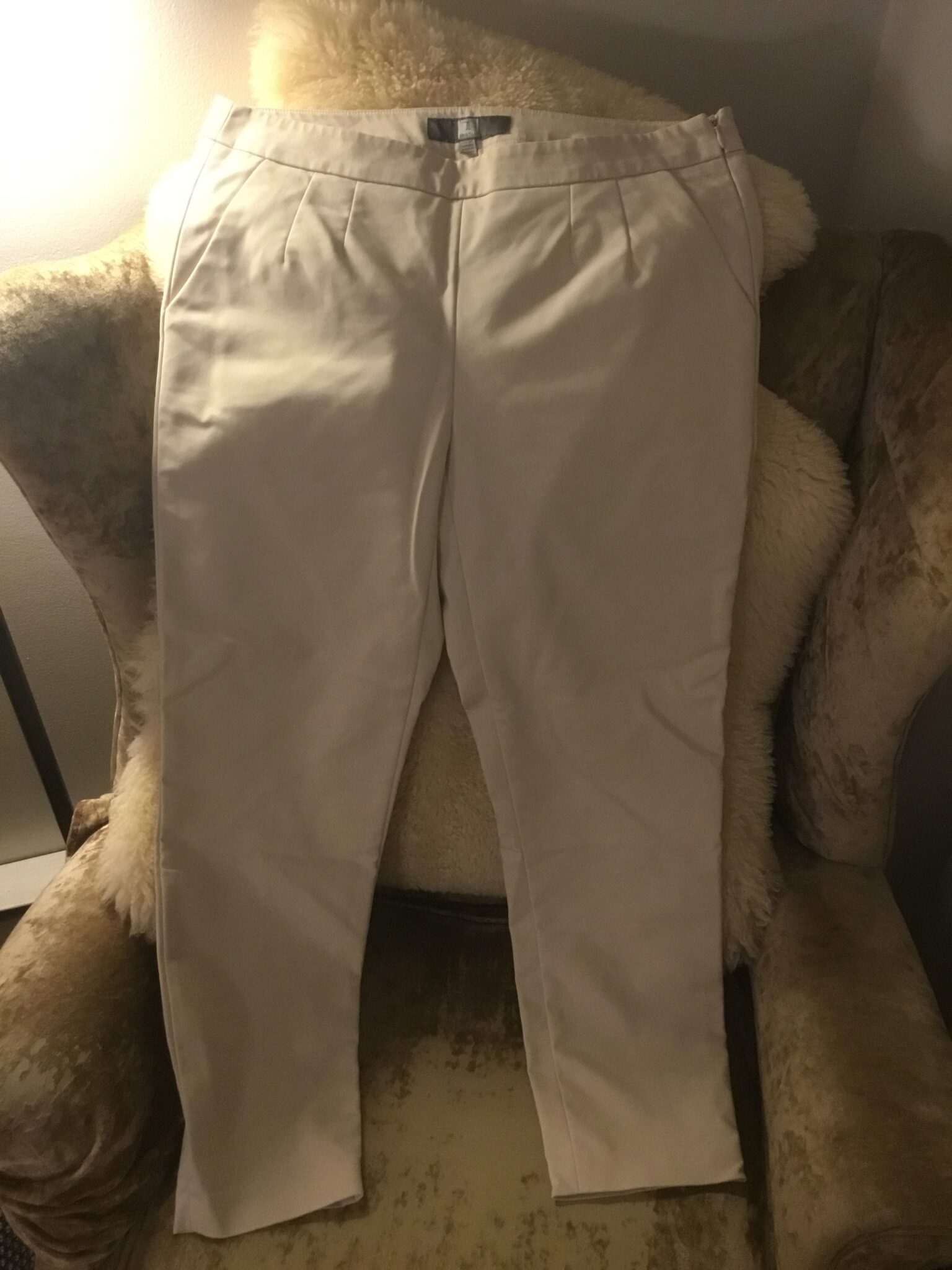 Featured image for Beau pantalon beige coton satiné