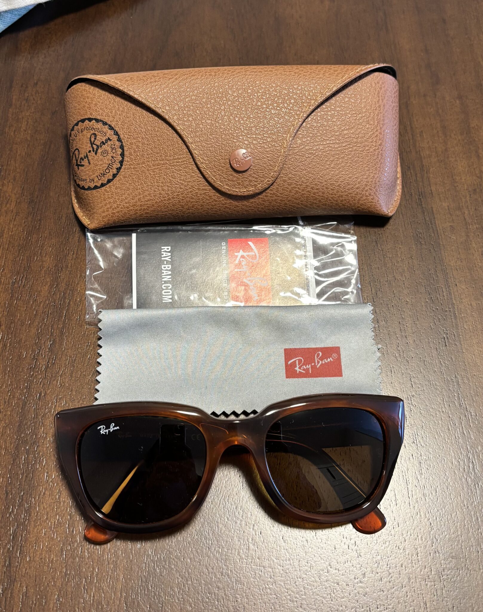 Featured image for Lunettes de soleil Ray-Ban 4178