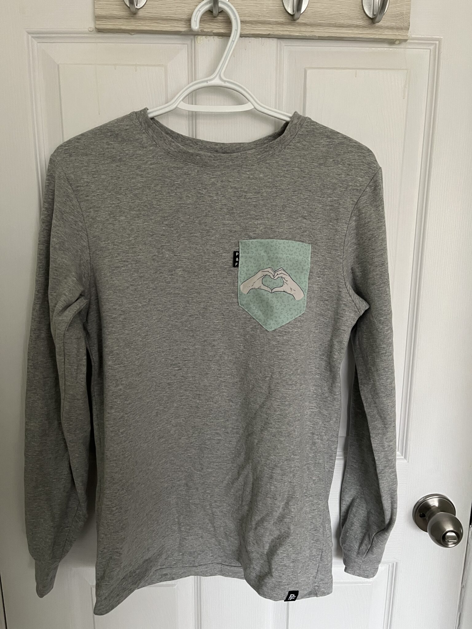 Featured image for Long sleeve T-shirt Pockets & Threads