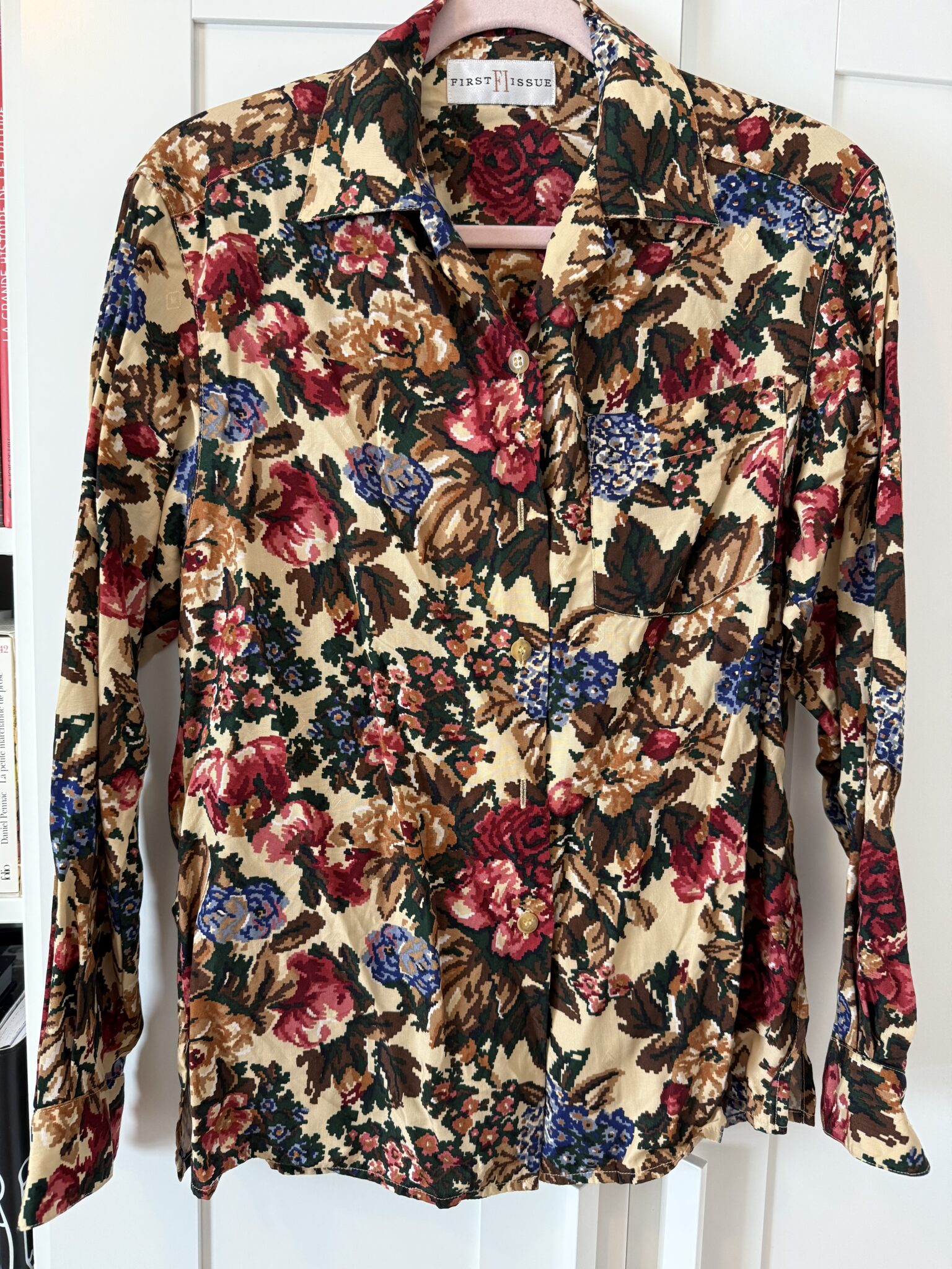 Featured image for Beautiful vintage blouse