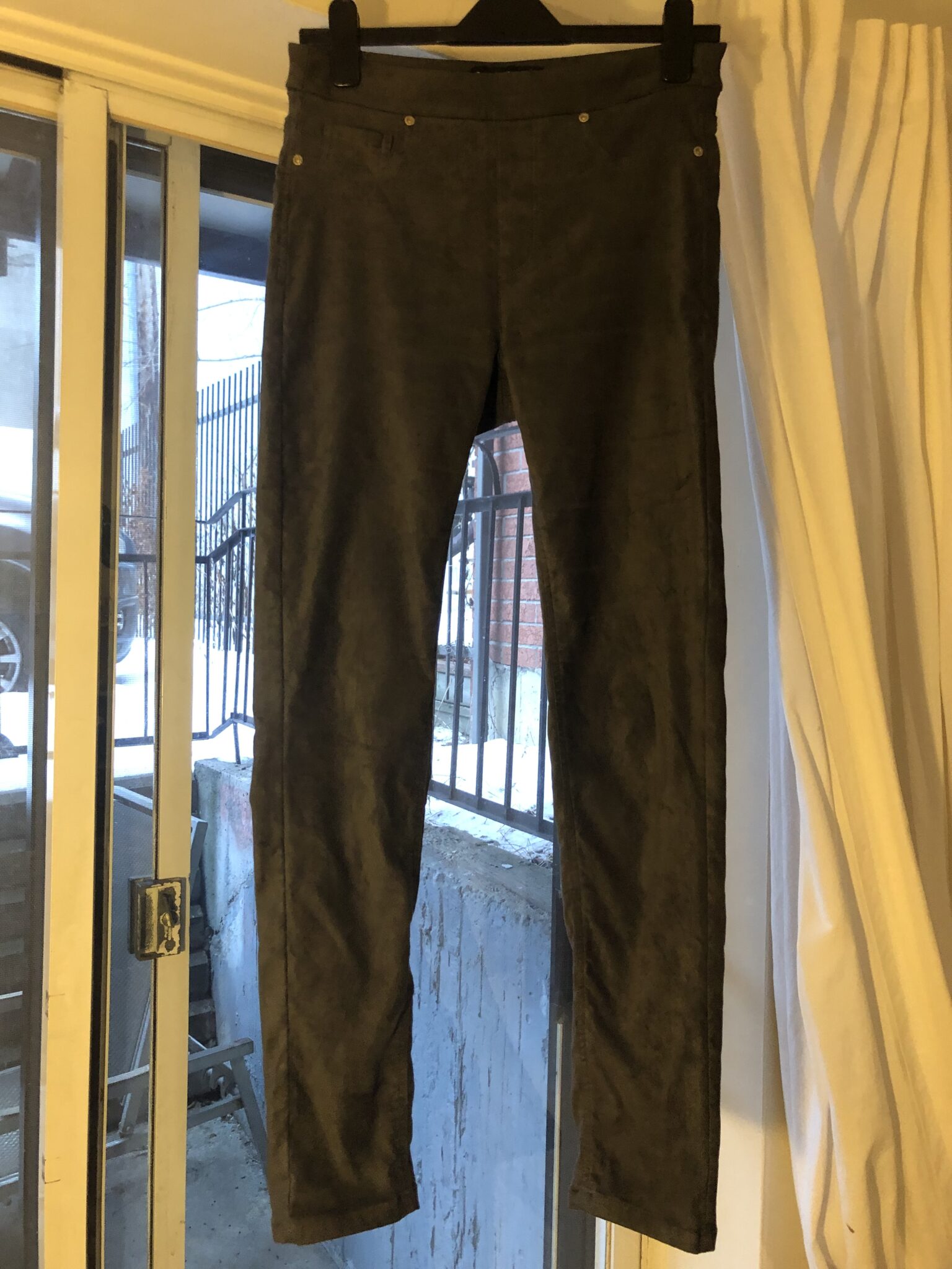 Image for Pantalon faux suède 6 ans (fait assez grand) gris souris