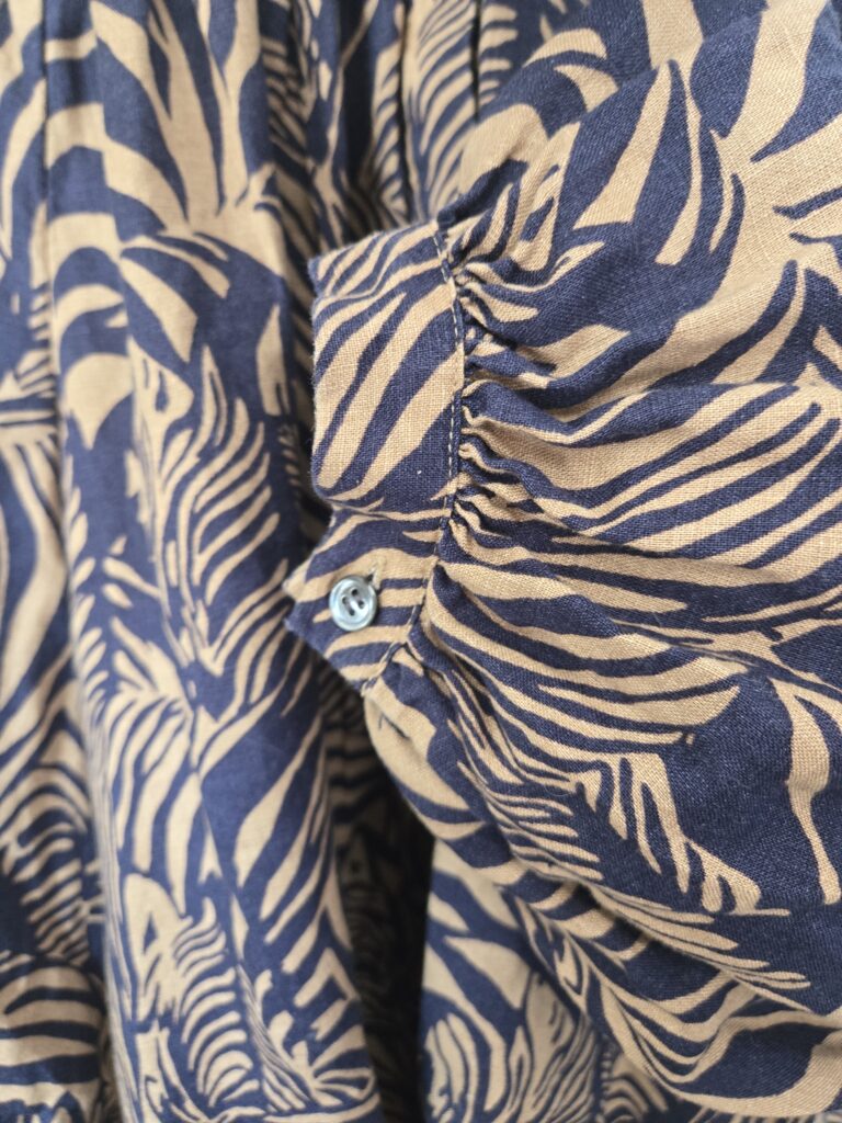 Image for BANANA REPUBLIC blouse zébrée en lin camel et marine