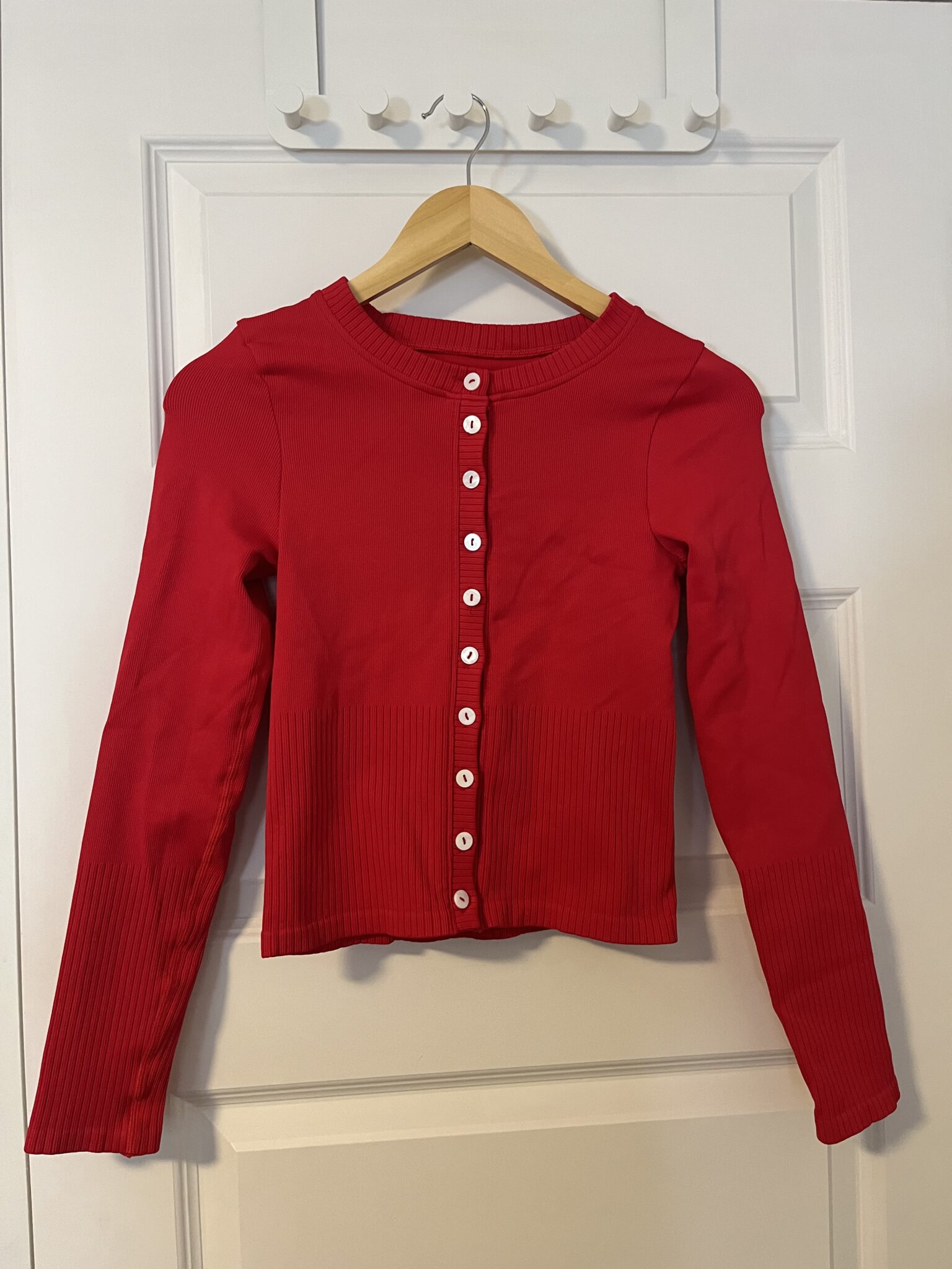Featured image for Cardigan rouge OQQ neuf