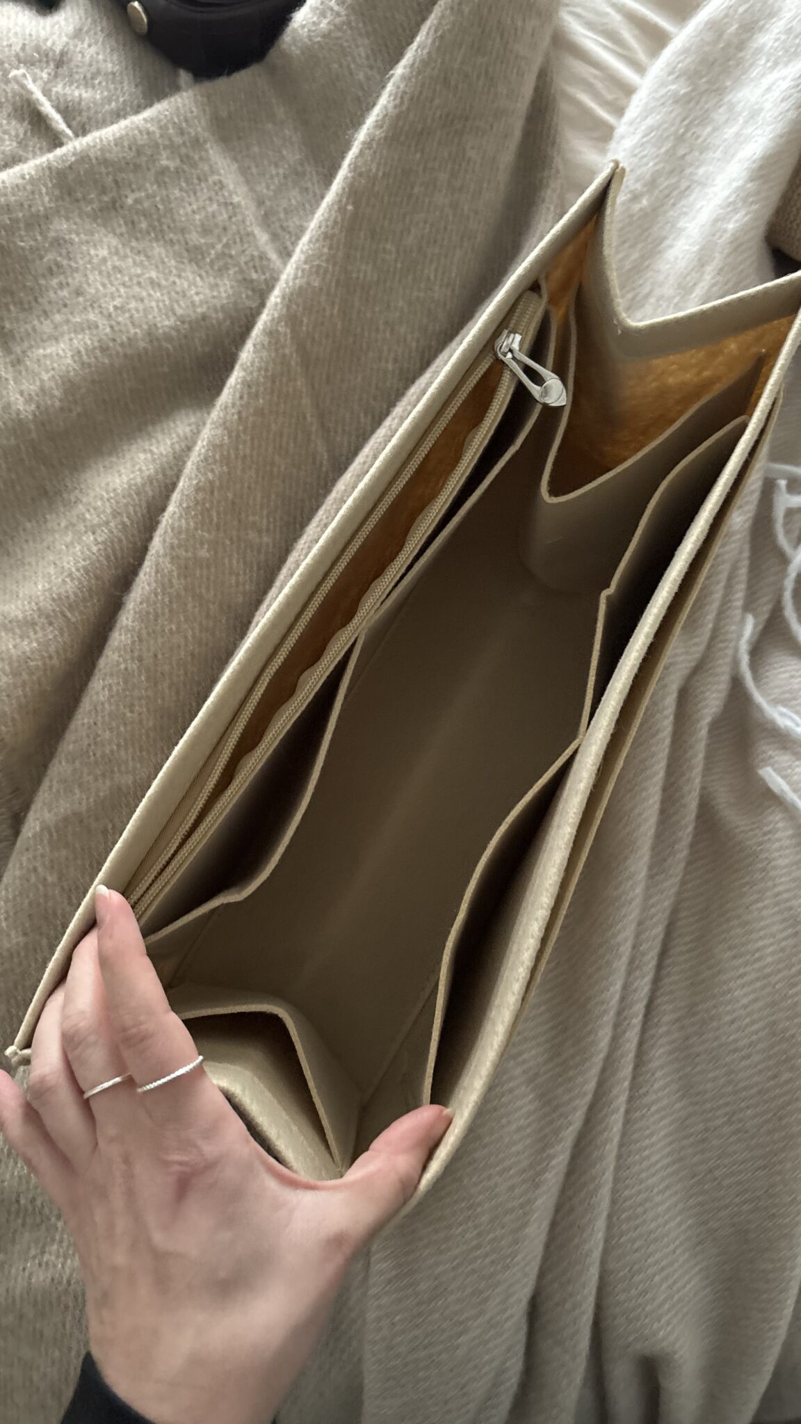 Image for Organiser the tote bag