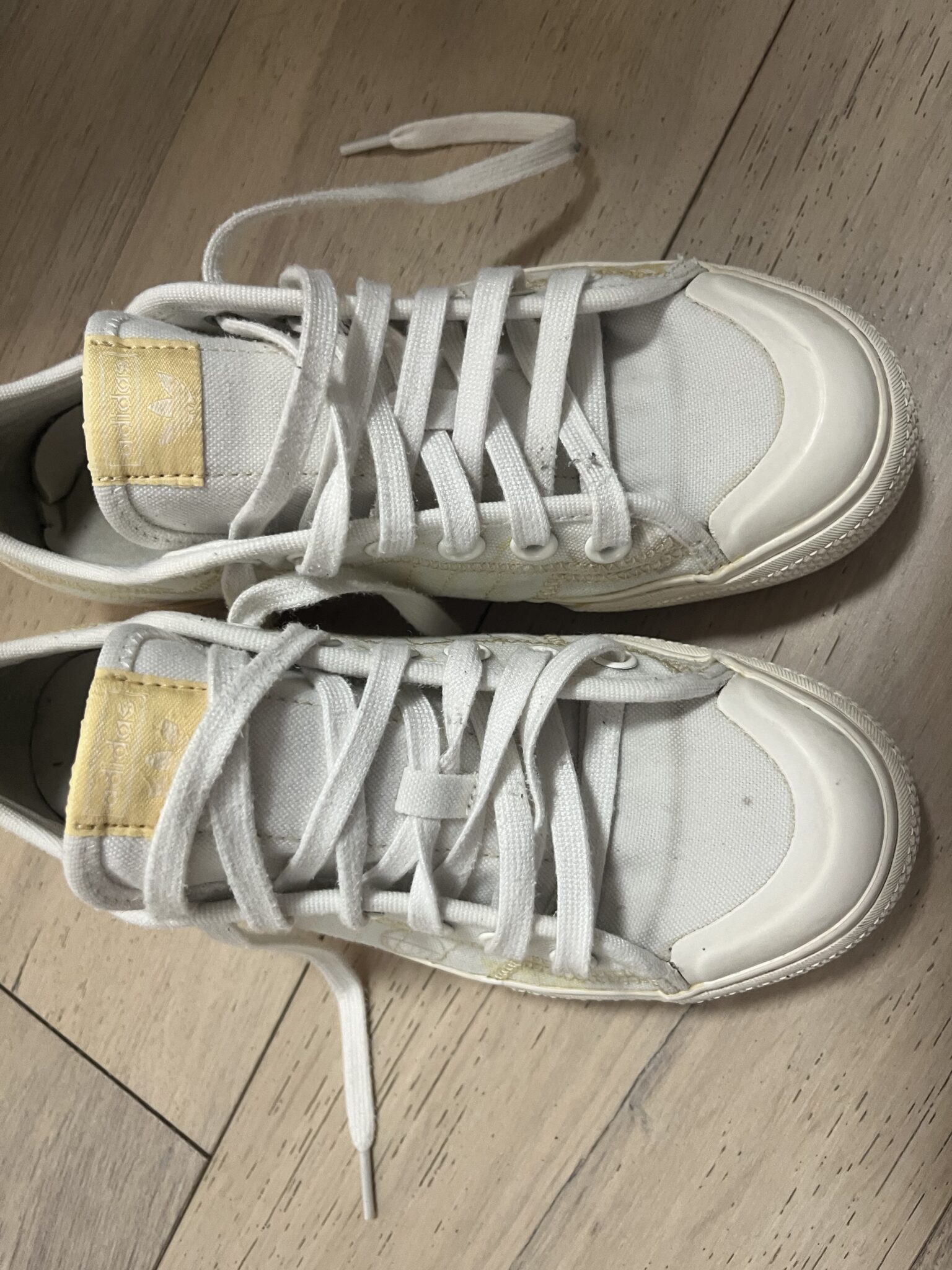 Image for Baskets adidas en bon état