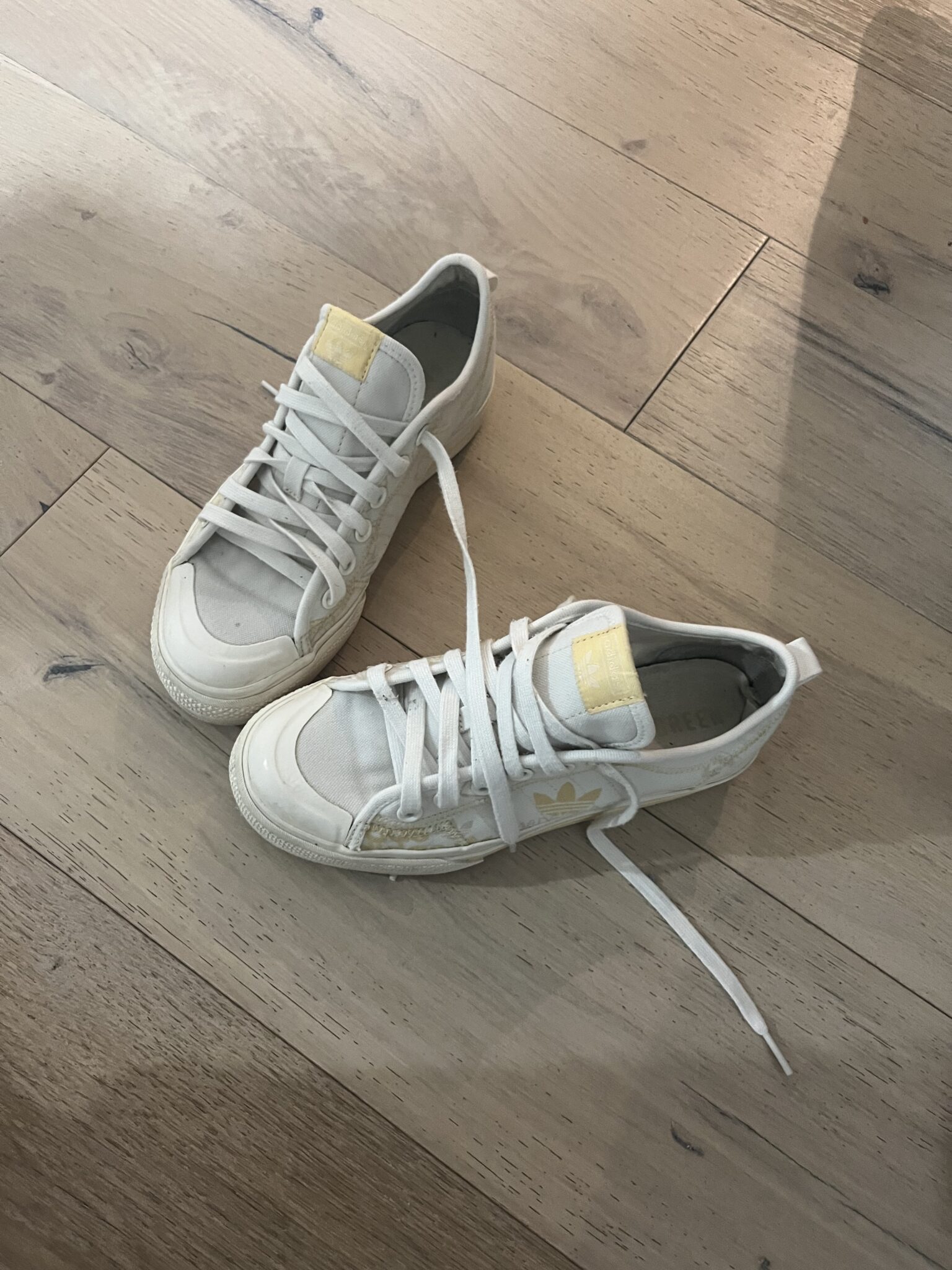 Image for Baskets adidas en bon état