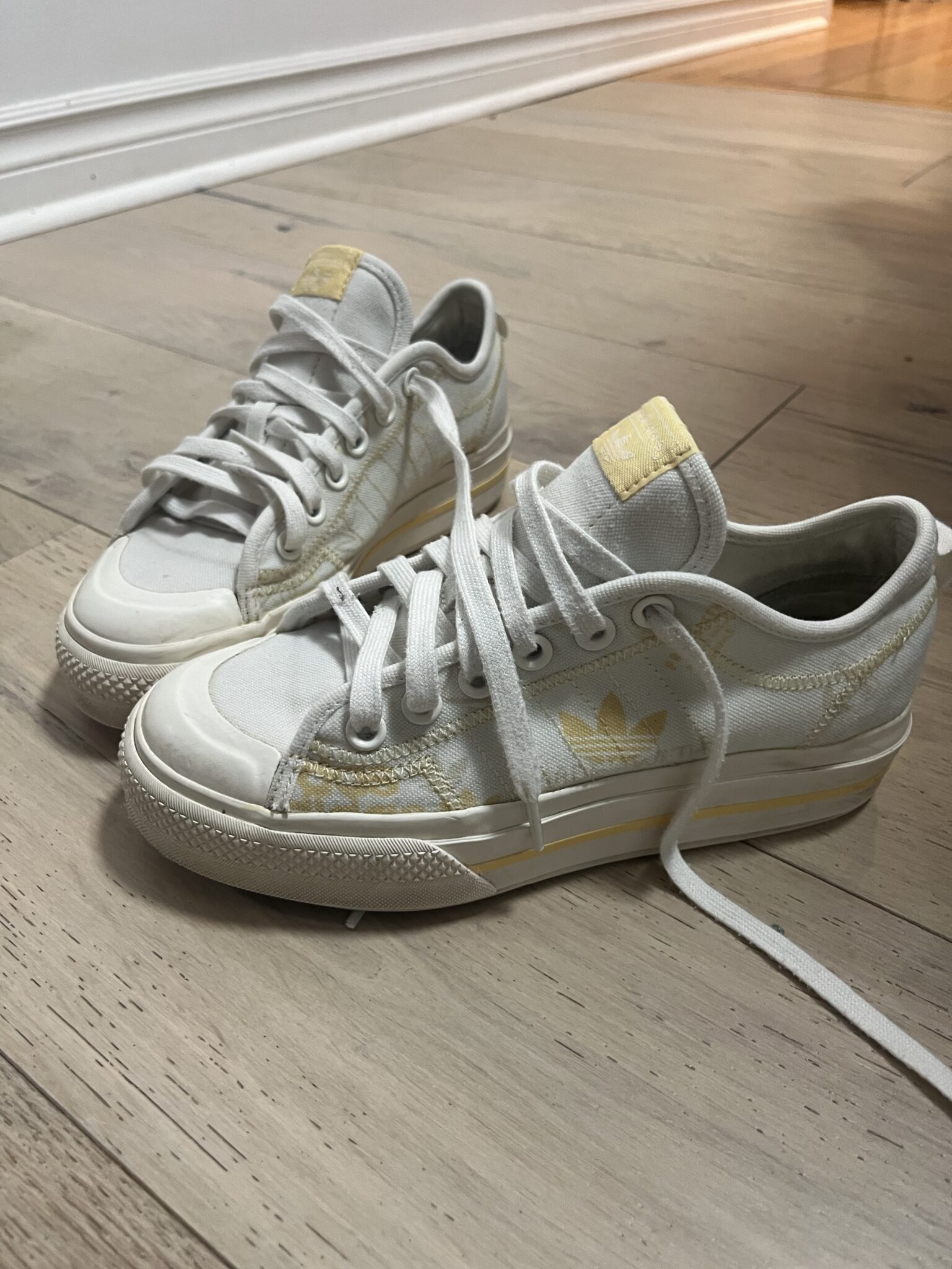 Image for Baskets adidas en bon état