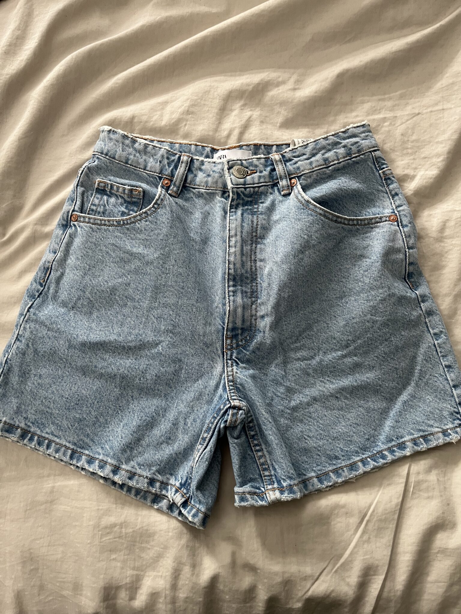 Featured image for Short en jeans Zara
