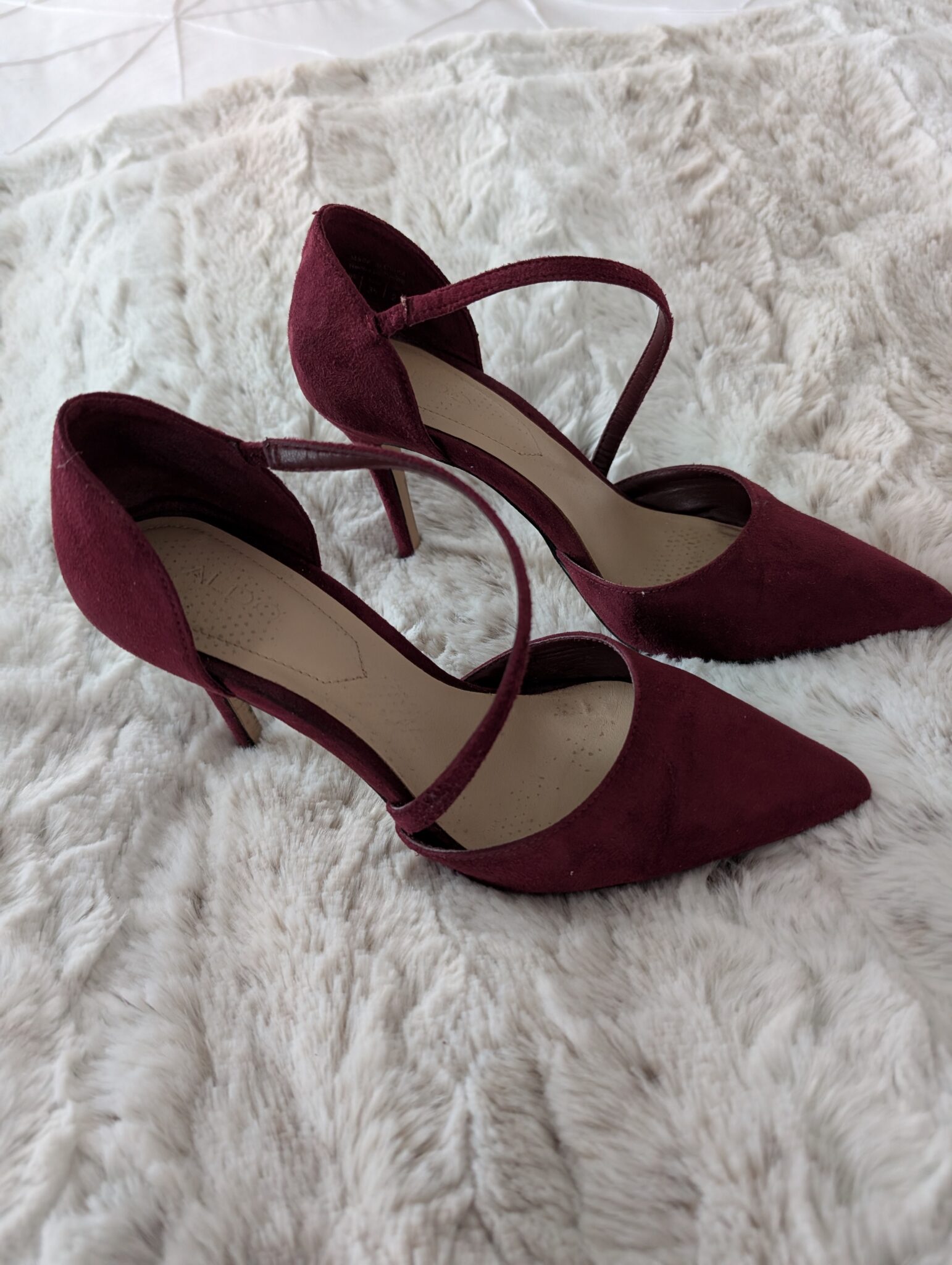 Image for Talons hauts en suède