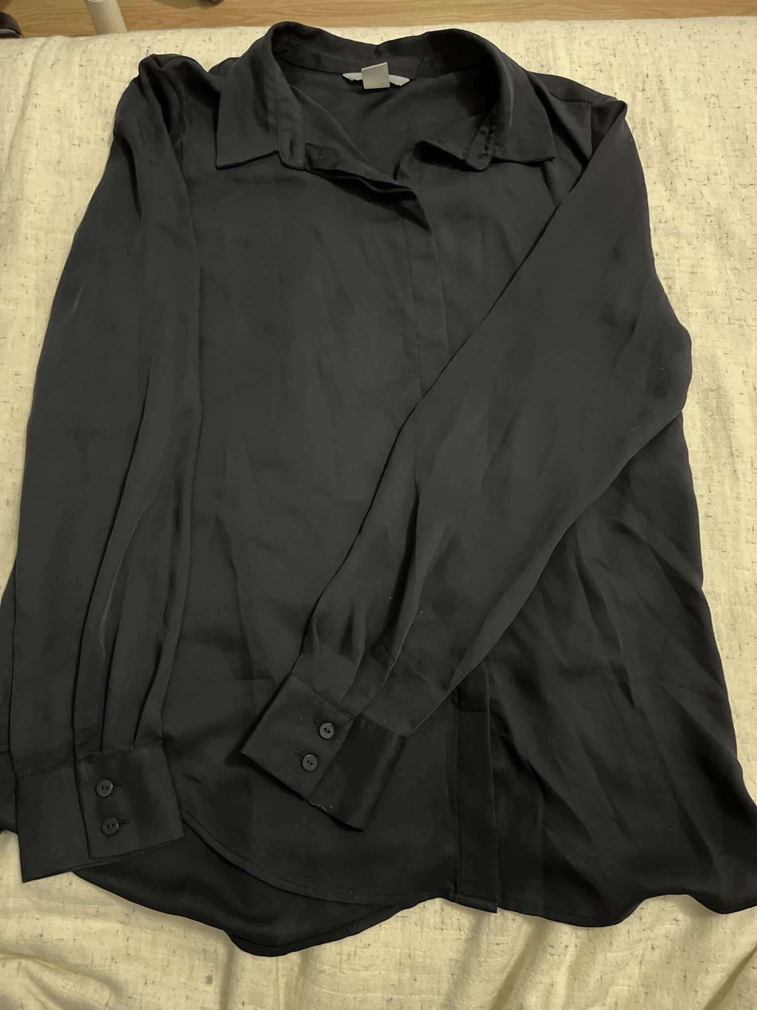 Featured image for Chemise fluide bleu marine