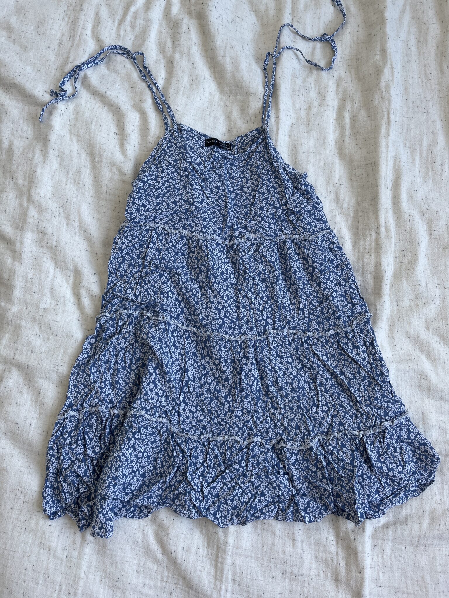 Featured image for Robe fleurie bleu et blanche