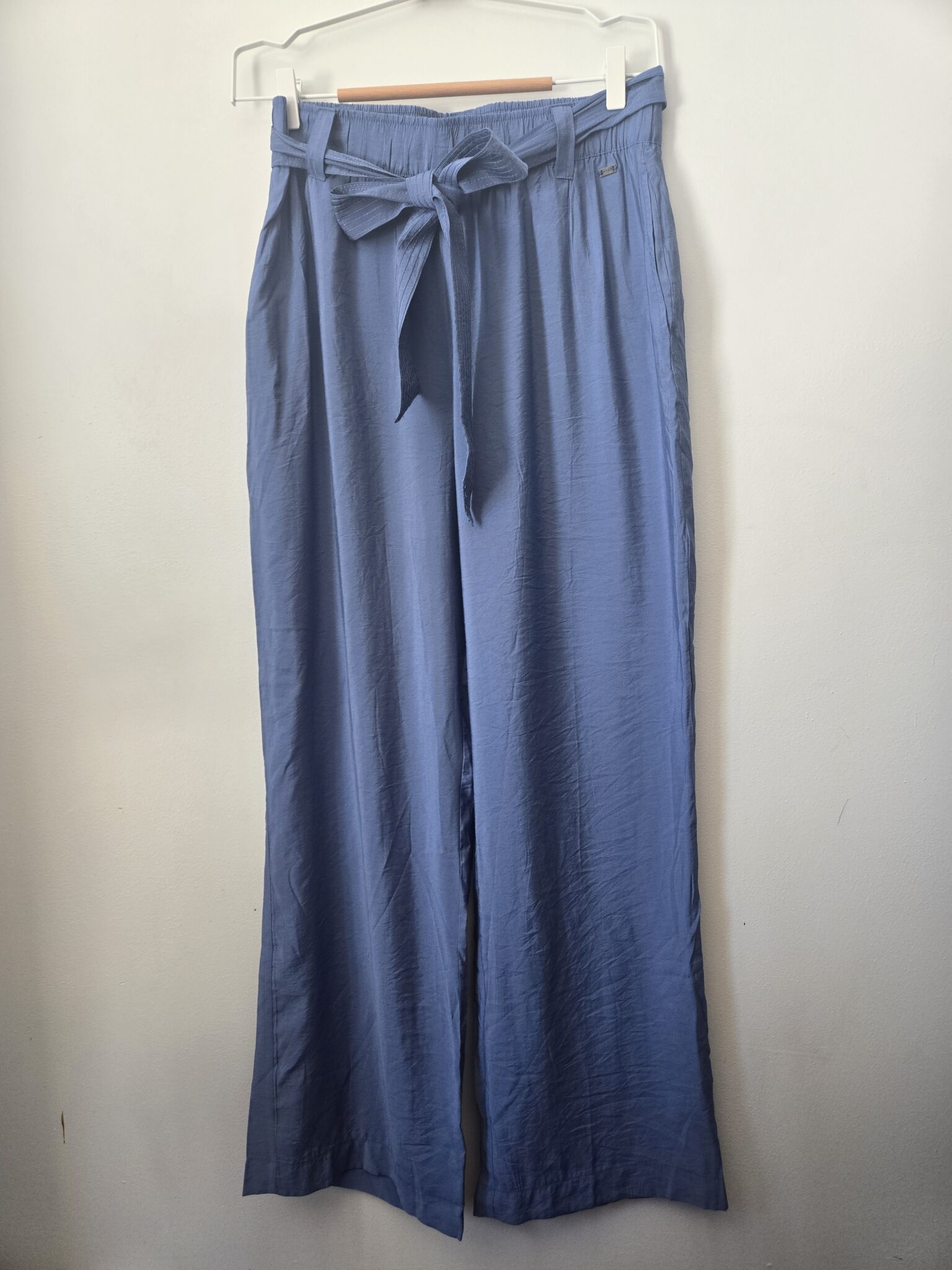 Featured image for MEXX lightweight trousers with belt