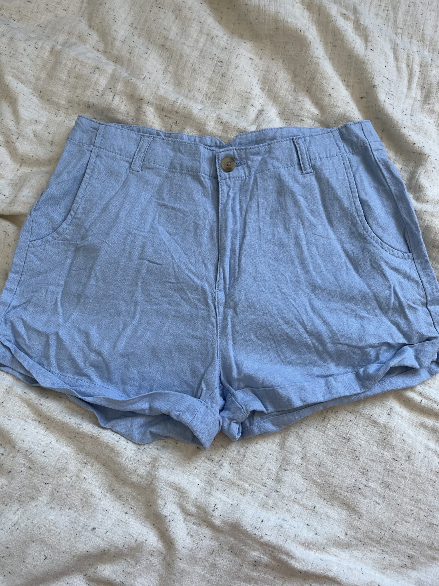 Featured image for Short en lin bleu clair