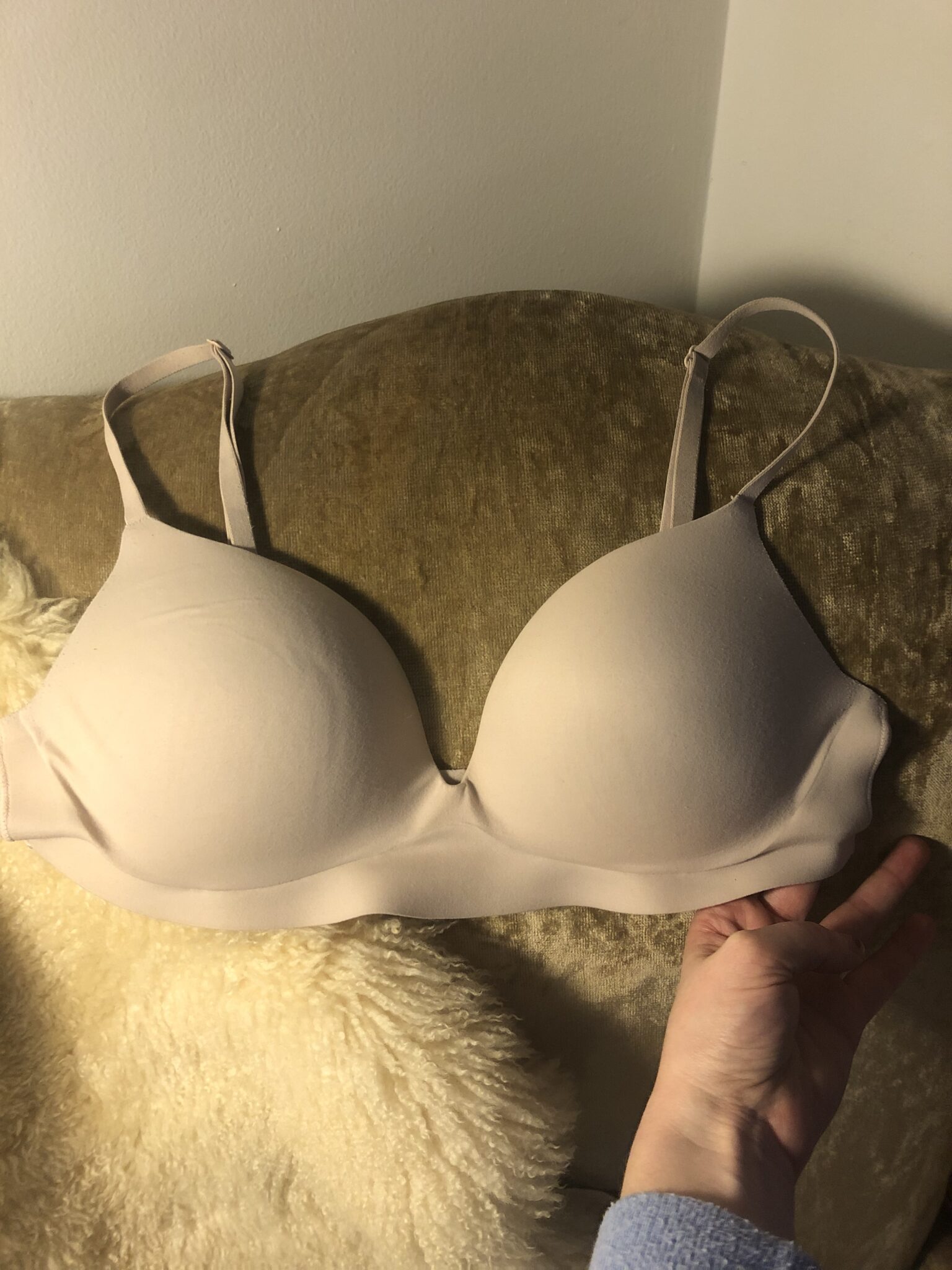Featured image for Soutien-gorge coupé au laser (invisible) légèrement paddé et effet légèrement push up. 34c (médium-large)