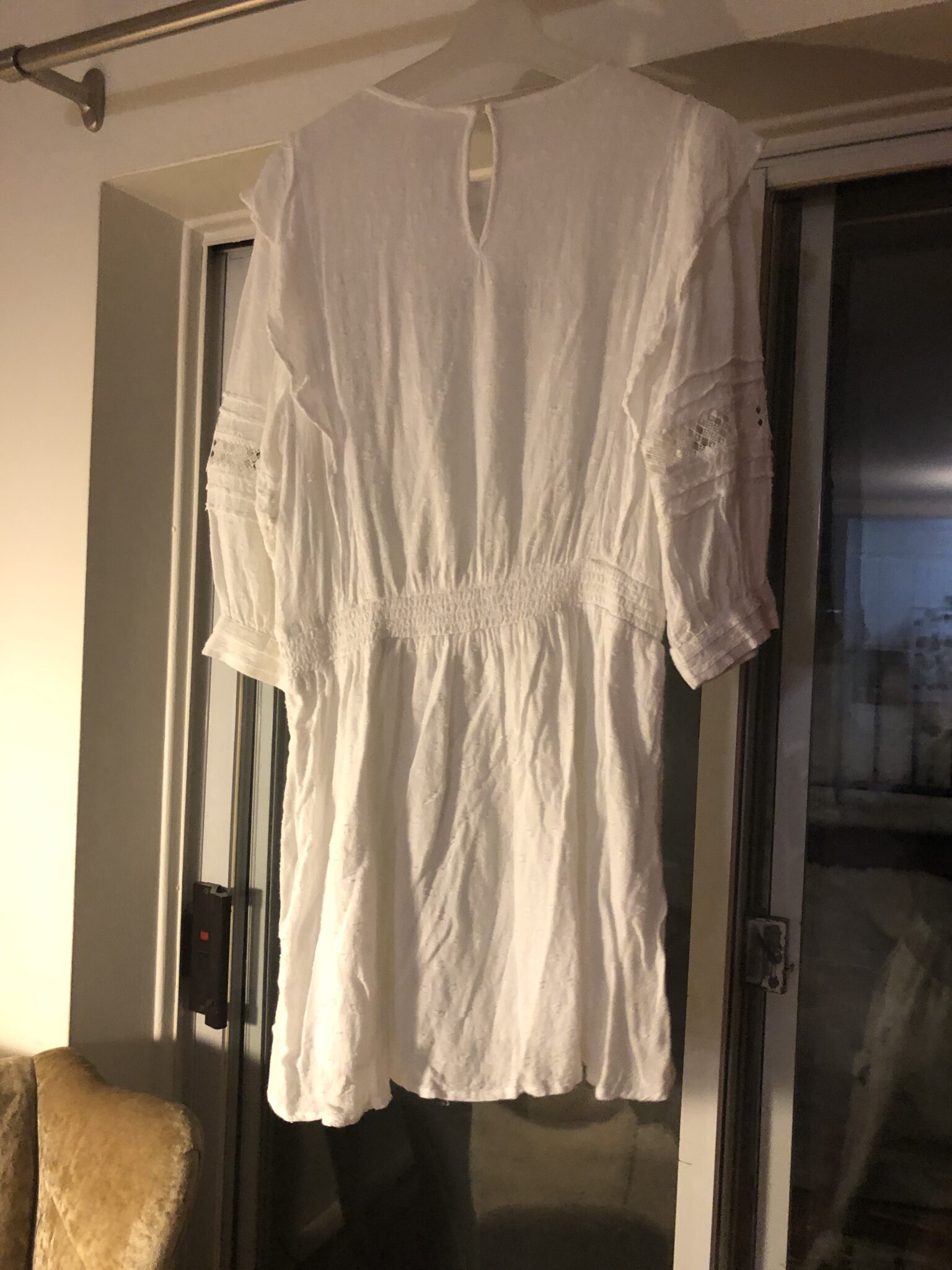 Image for Robe blanche h et m 8 ans Superbe look!