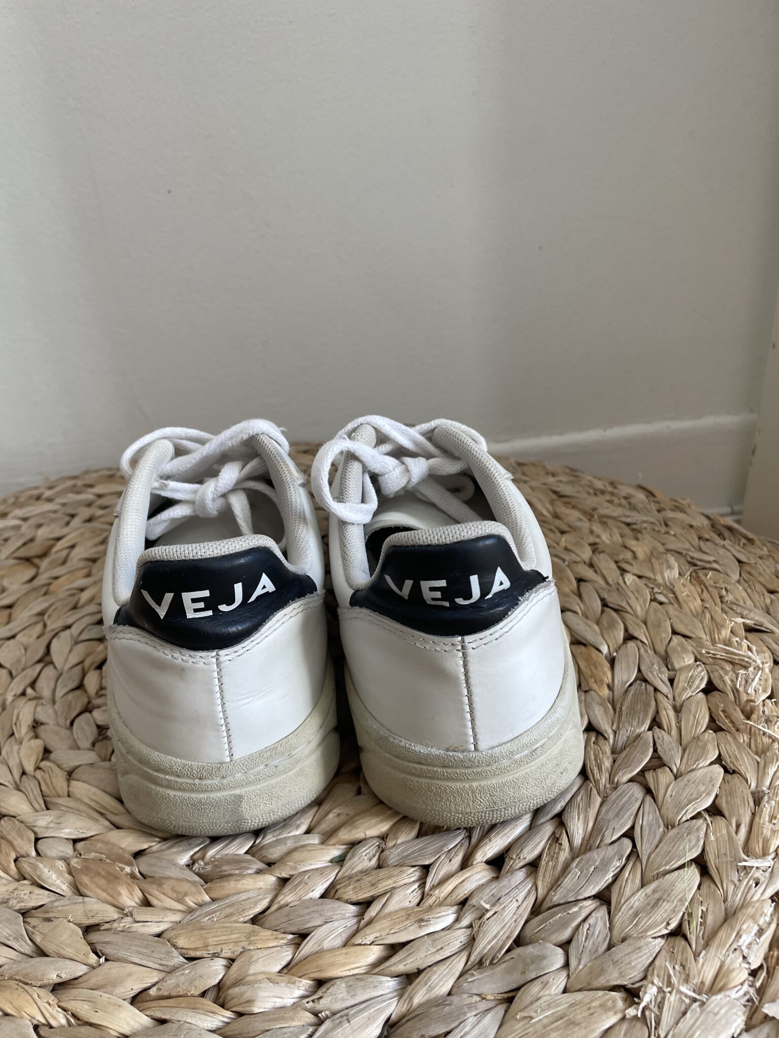 Image for Veja black and white