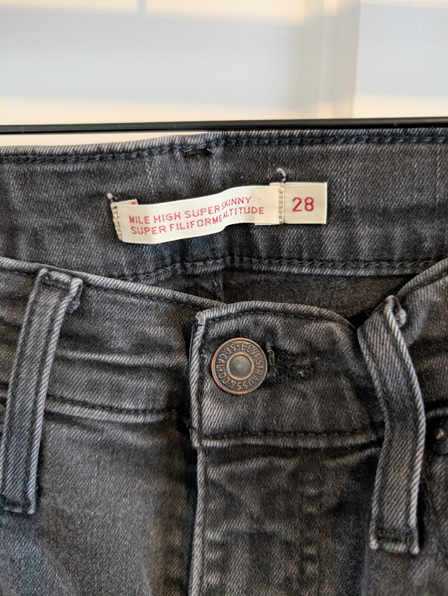 Image for Levi's/Mile High Super Skinny Sz 28