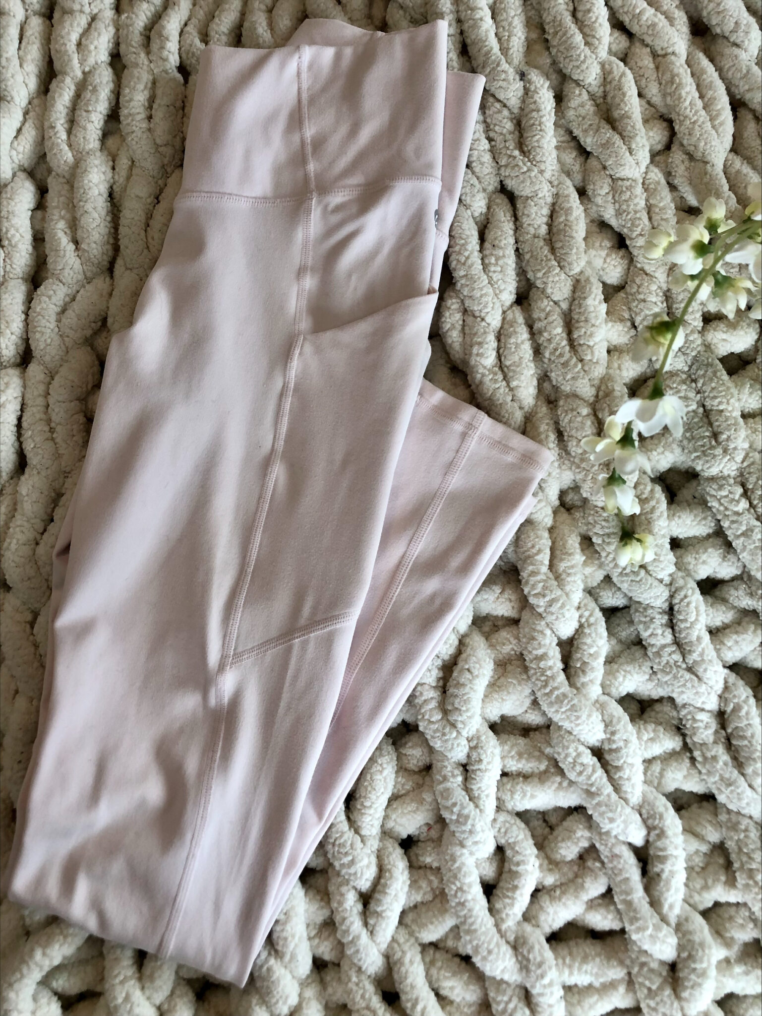 Featured image for Fabletics - Blush pink leggings