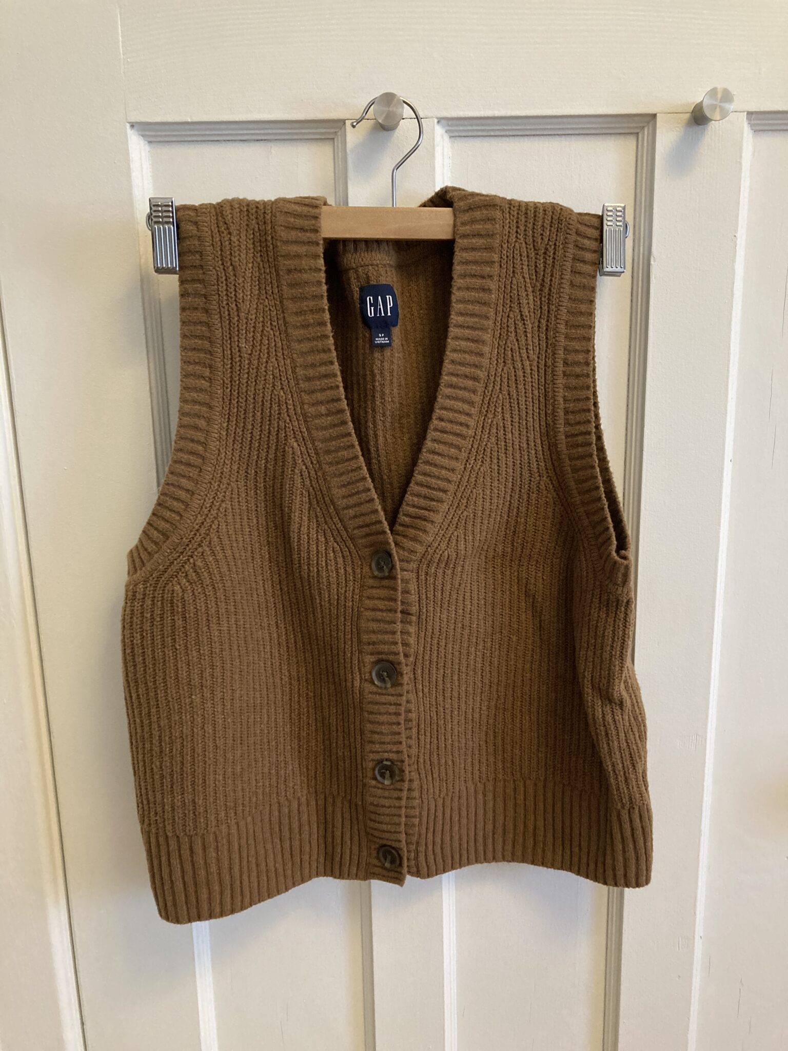 Featured image for Soft sleeveless knitwear