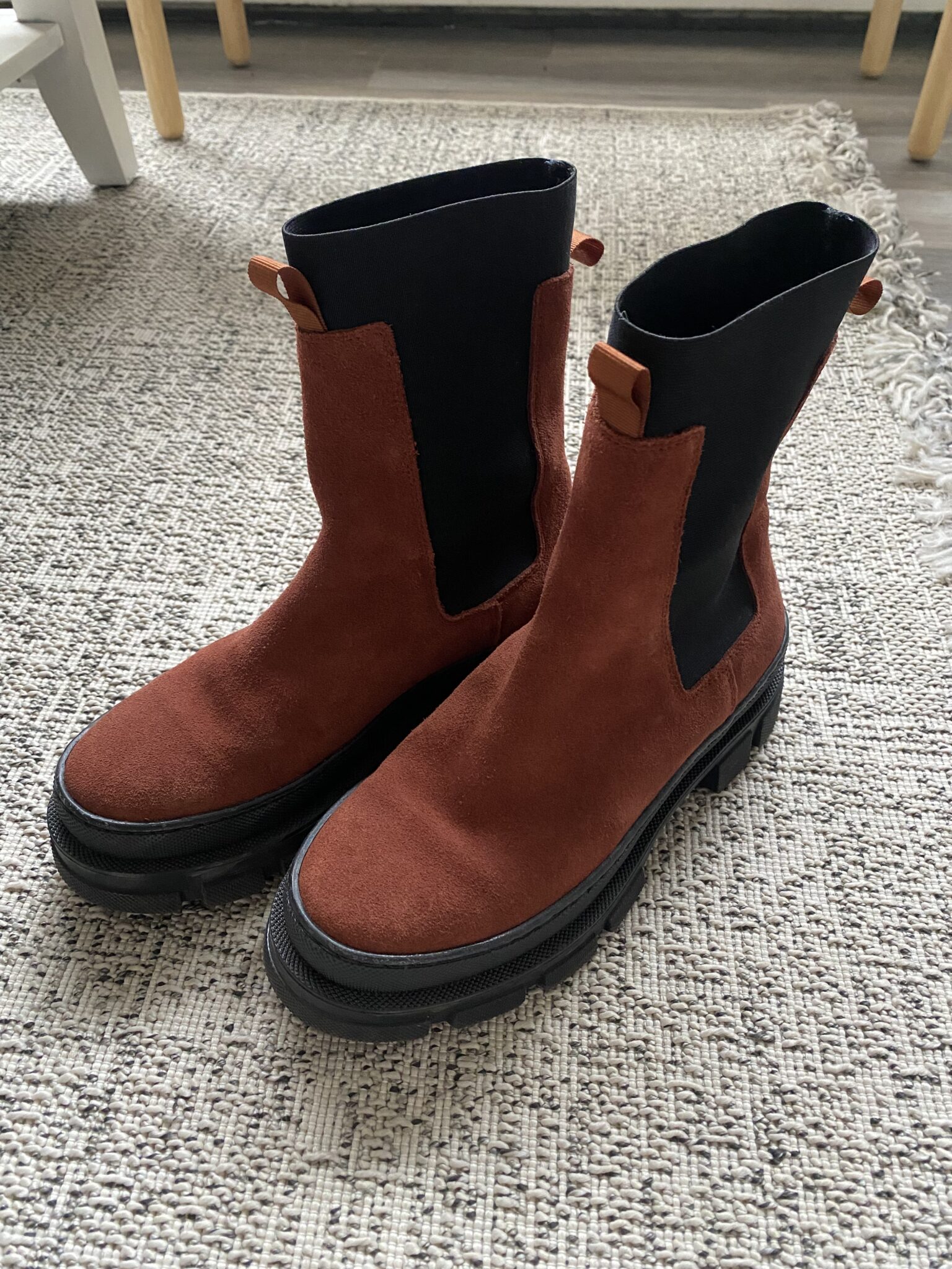 Featured image for Bottes en suède - La Fée Maraboutée 37EU