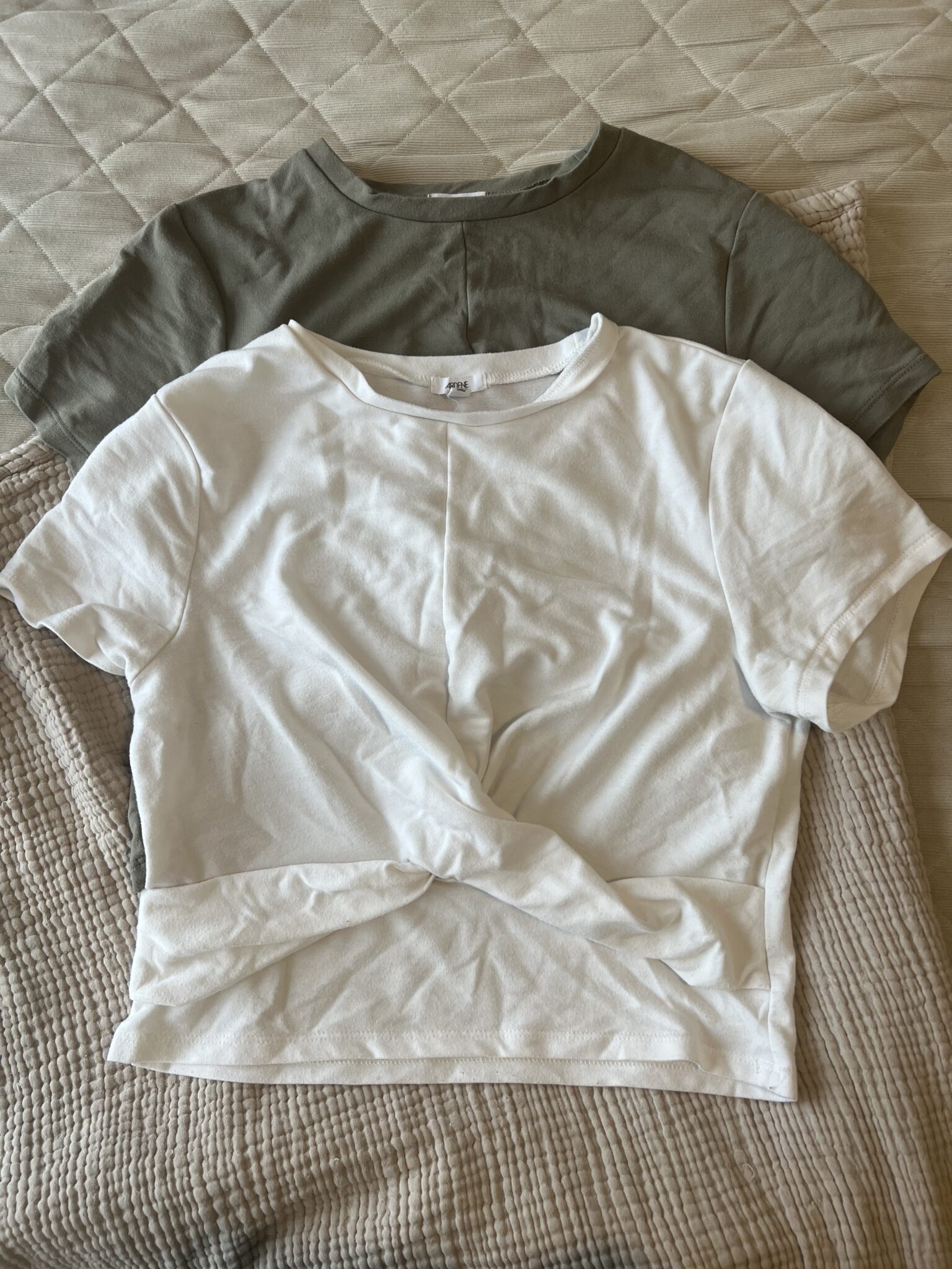Featured image for Ensemble de deux crop t-shirts