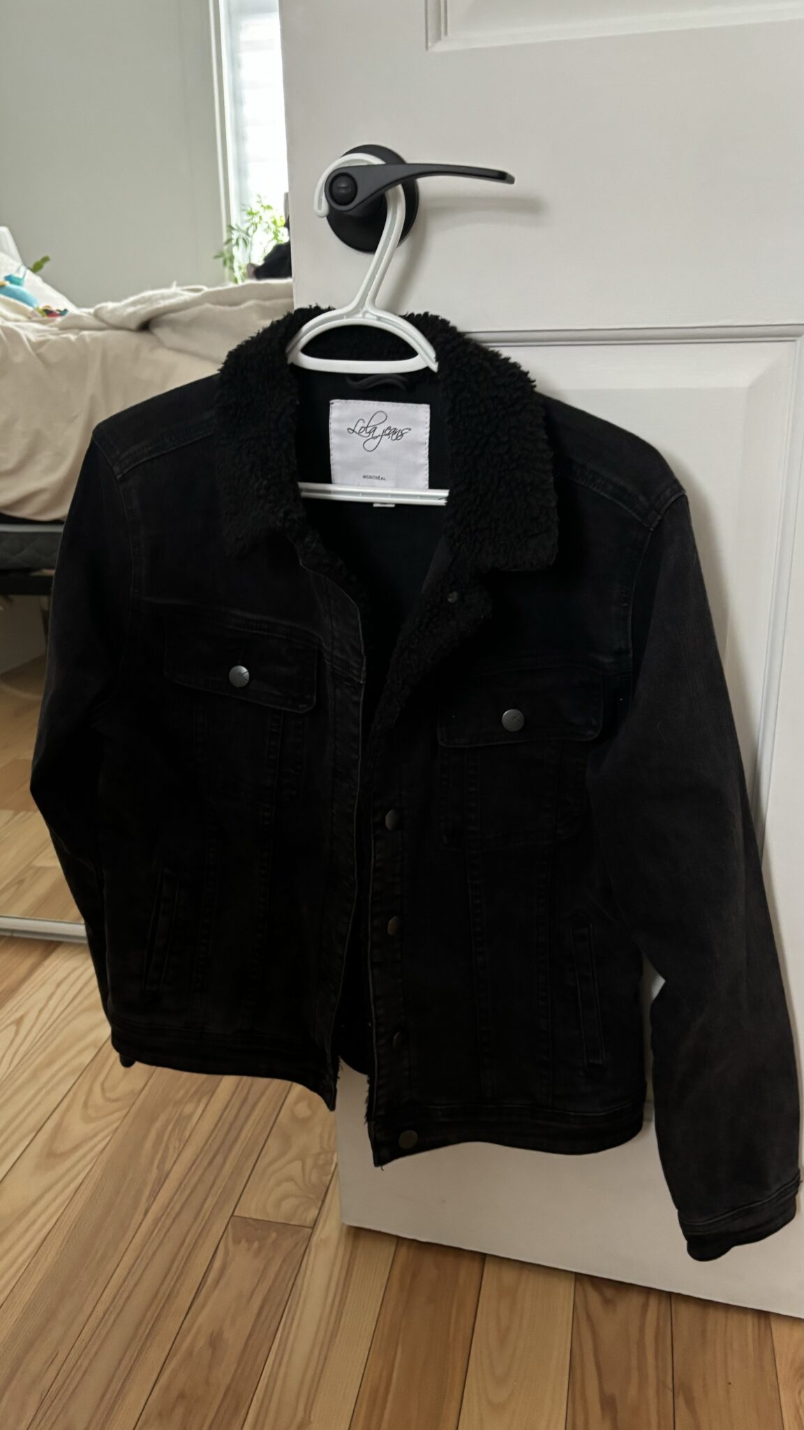 Featured image for Veste en jeans noire