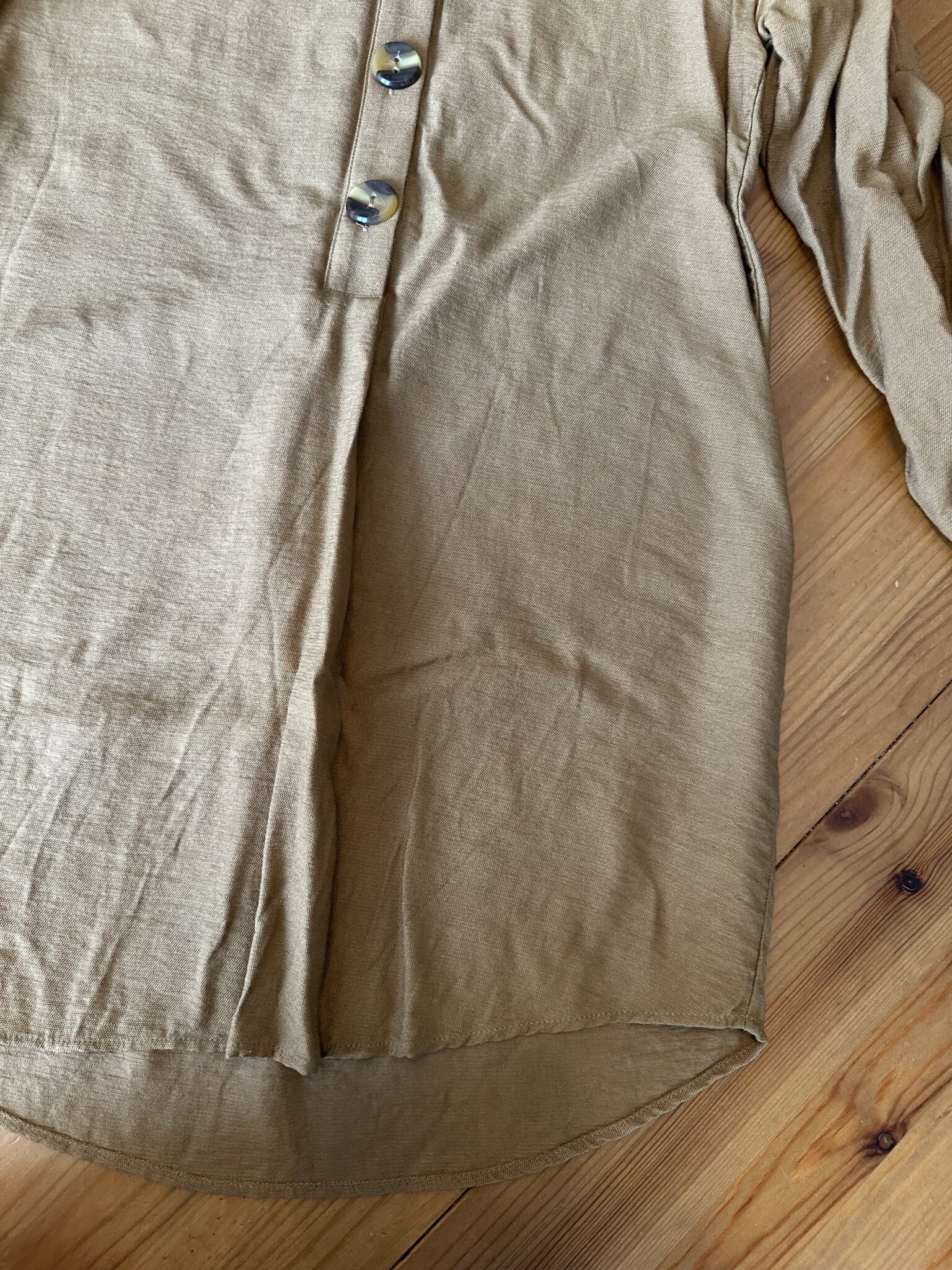 Image for Robe couleur ocre