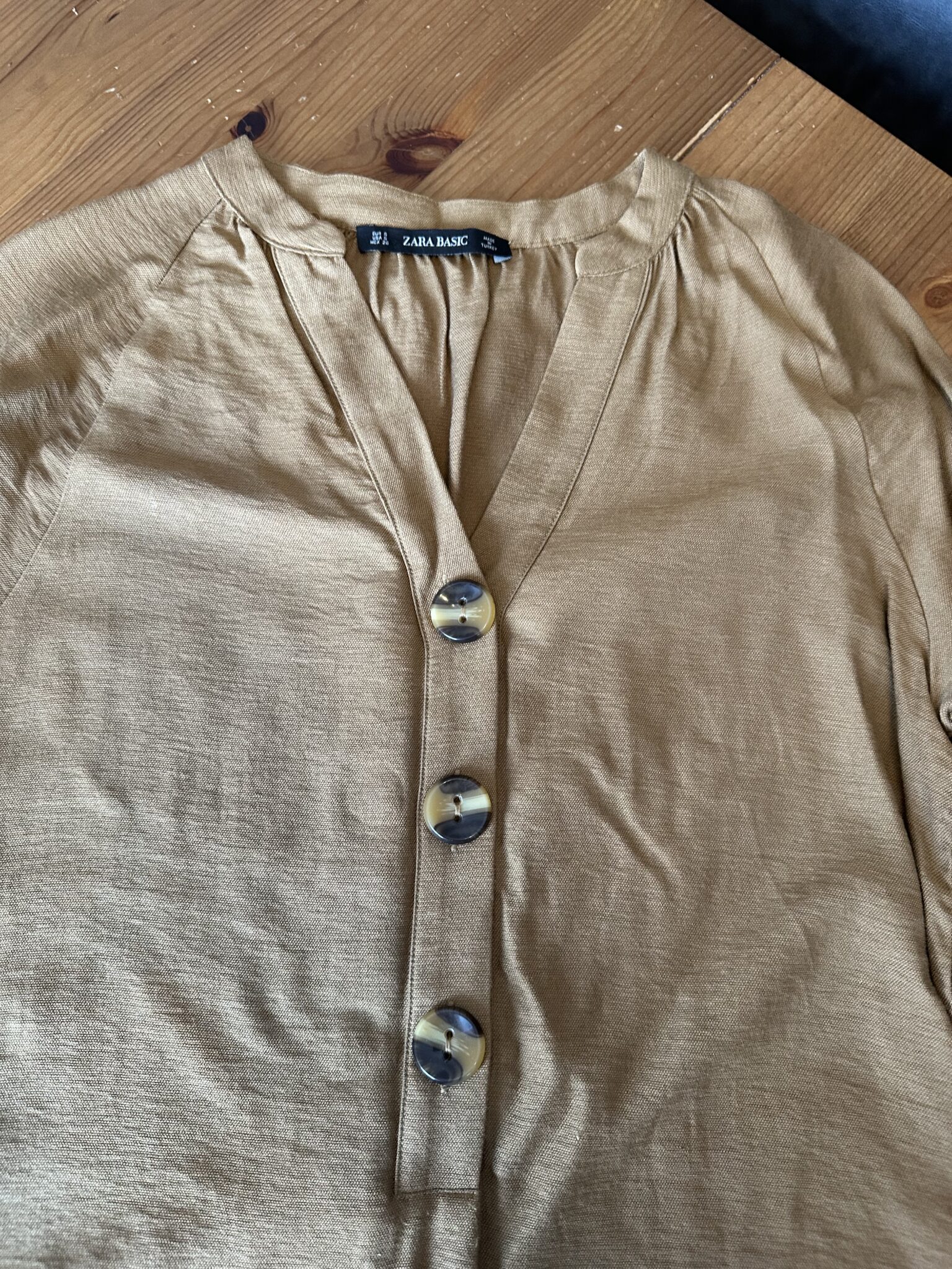Image for Robe couleur ocre