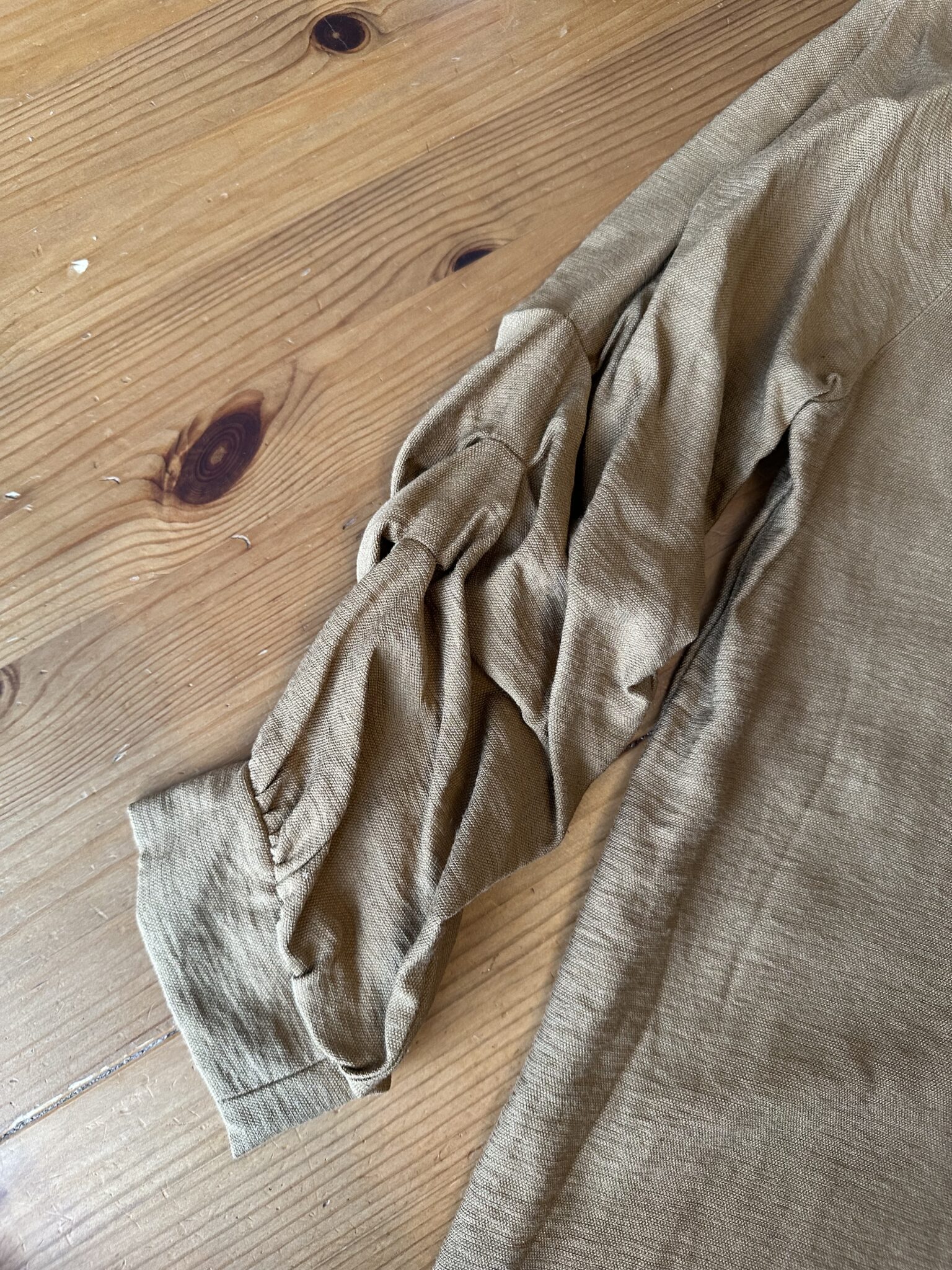 Image for Robe couleur ocre