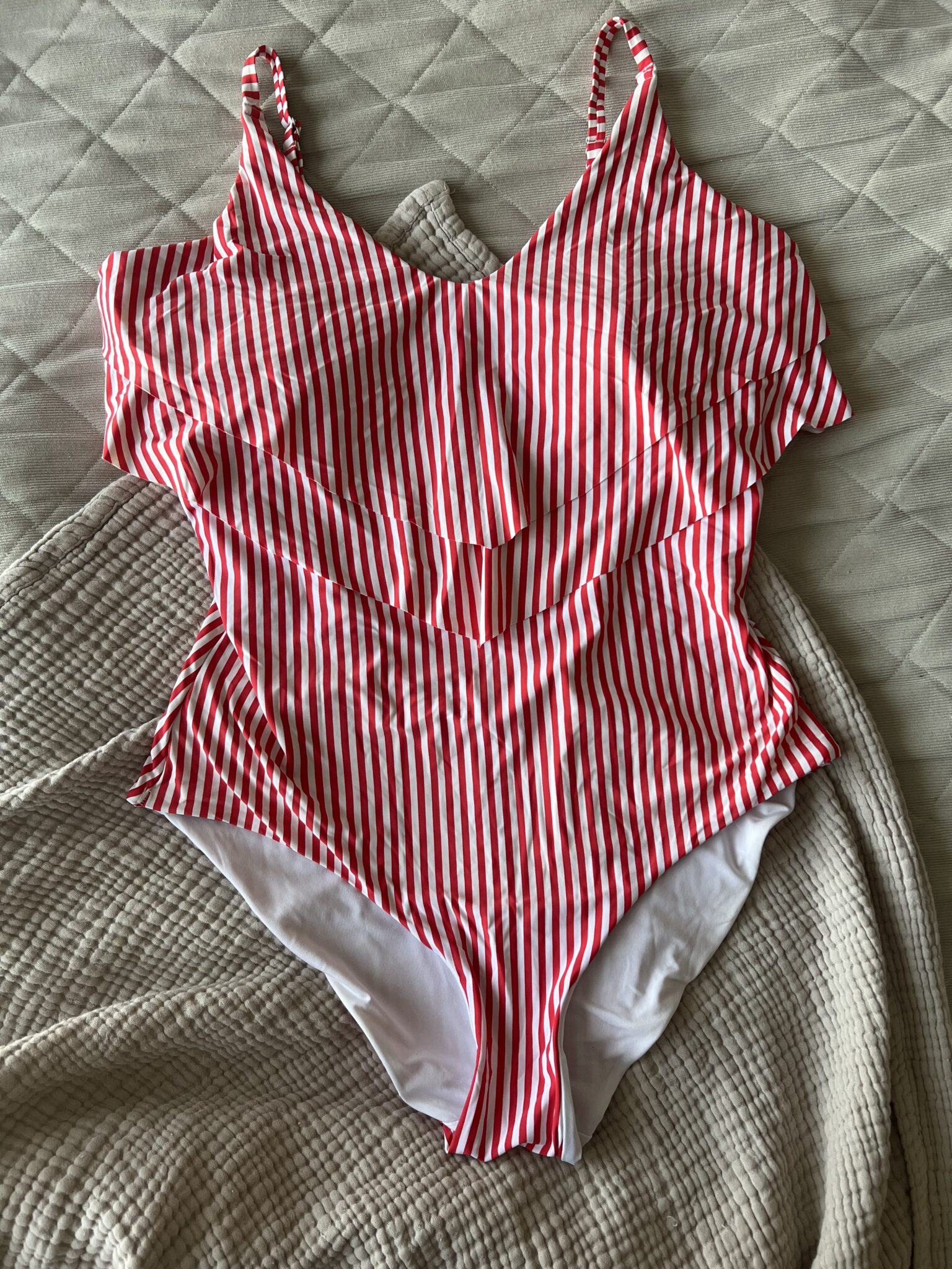 Featured image for Maillot une pièce décolleté en cascade