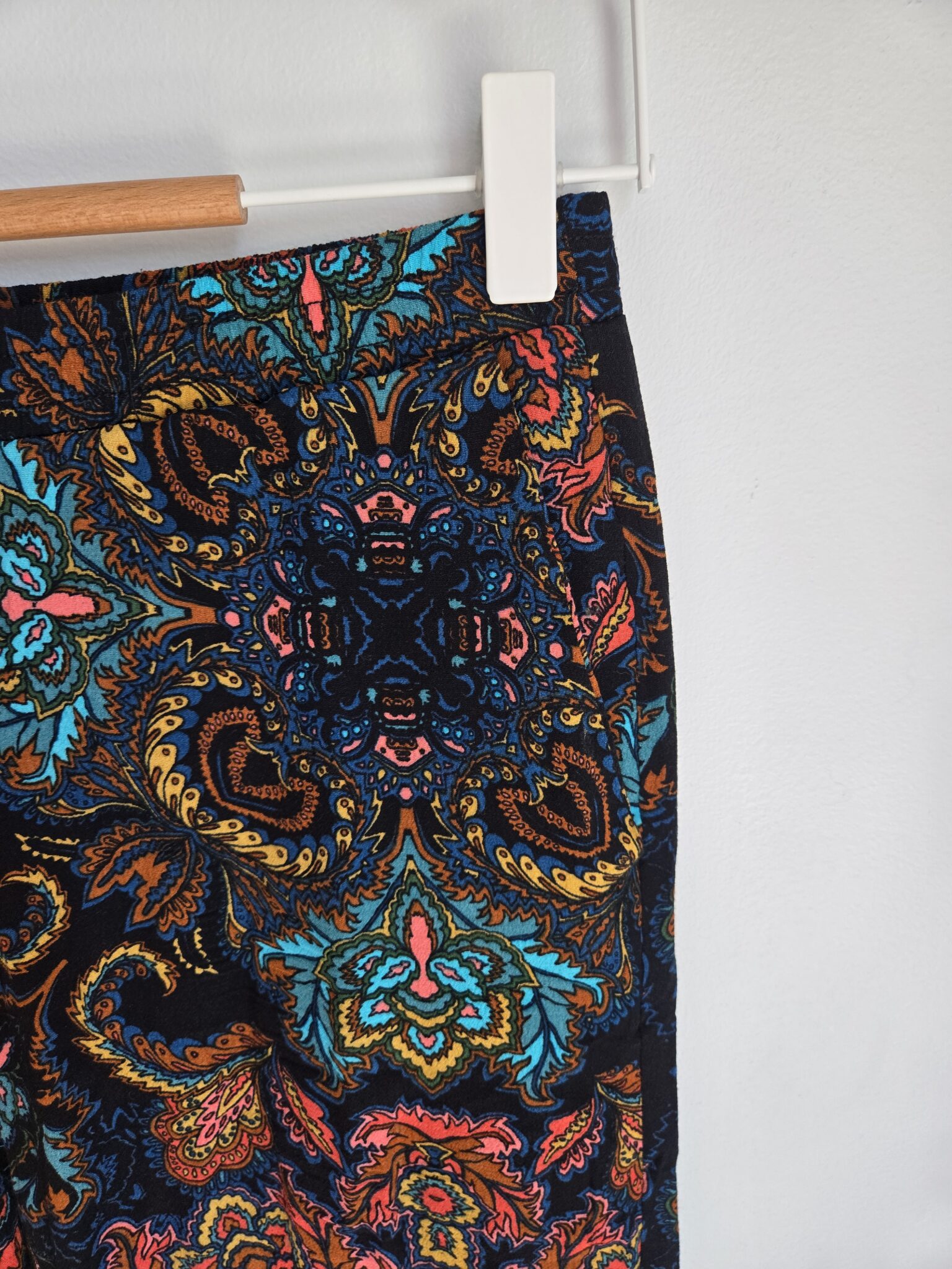 Featured image for H&M multicoloured trousers in viscose
