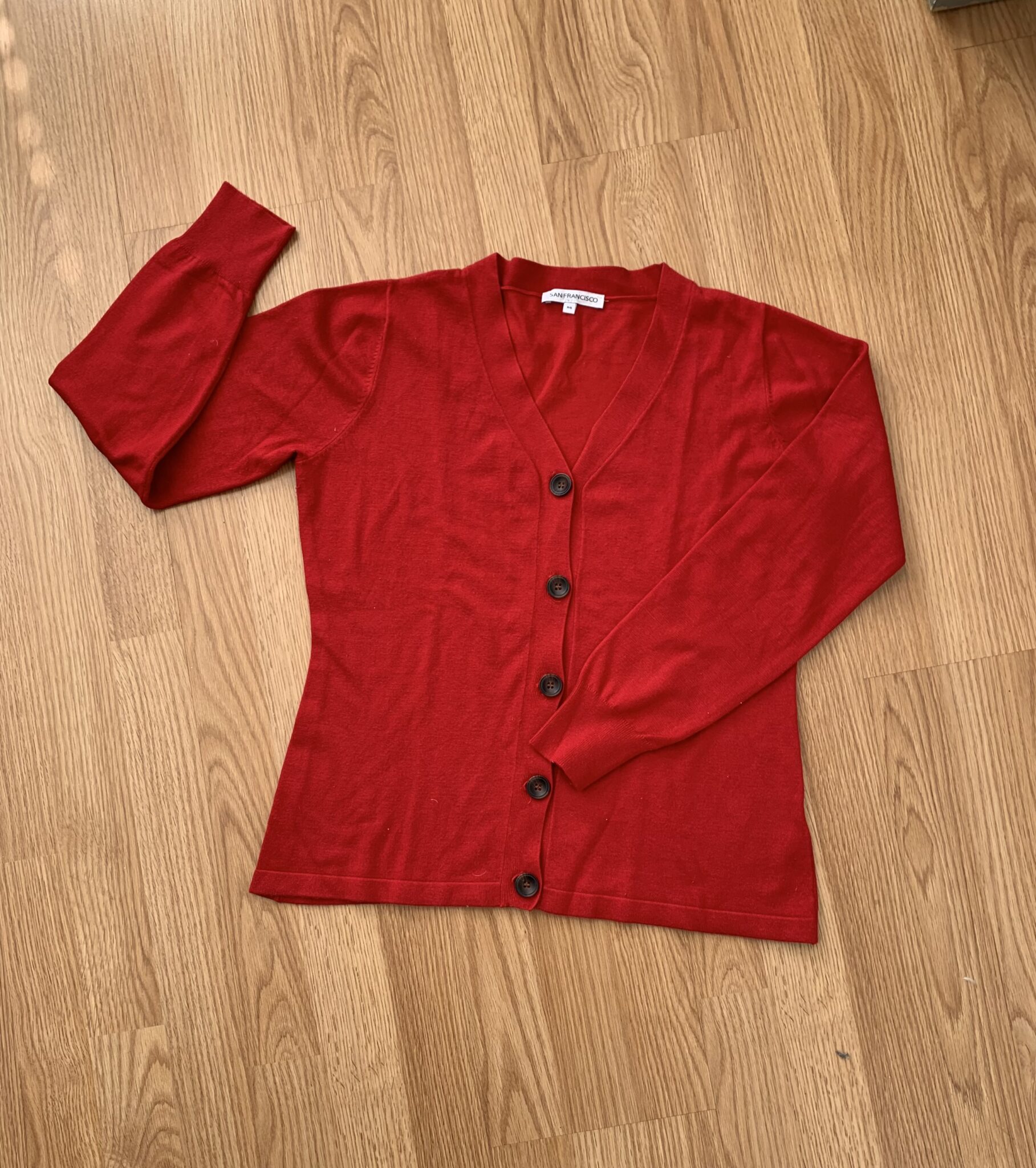 Featured image for Cardigan rouge