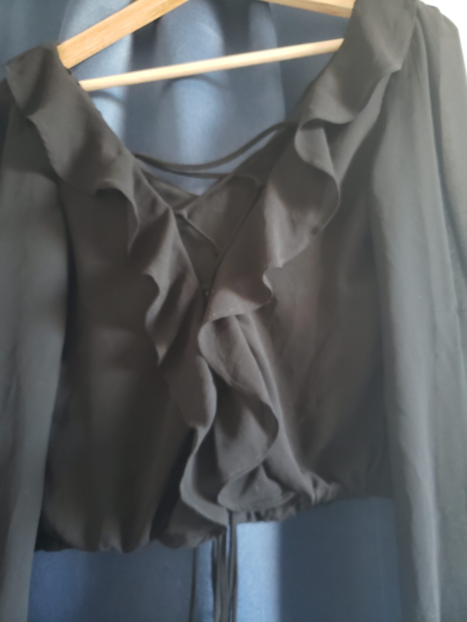 Image for blouse courte noire fluide. manche longue