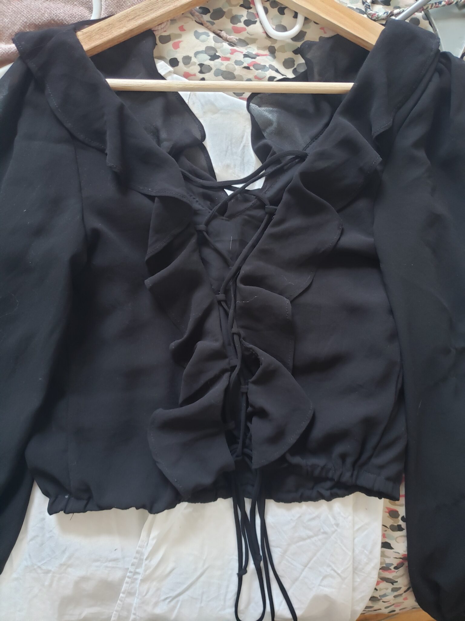 Image for blouse courte noire fluide. manche longue