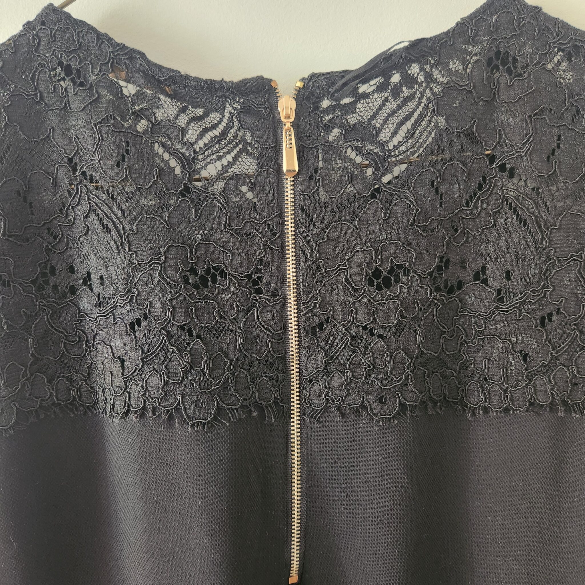 Image for Robe noire avec dentelle