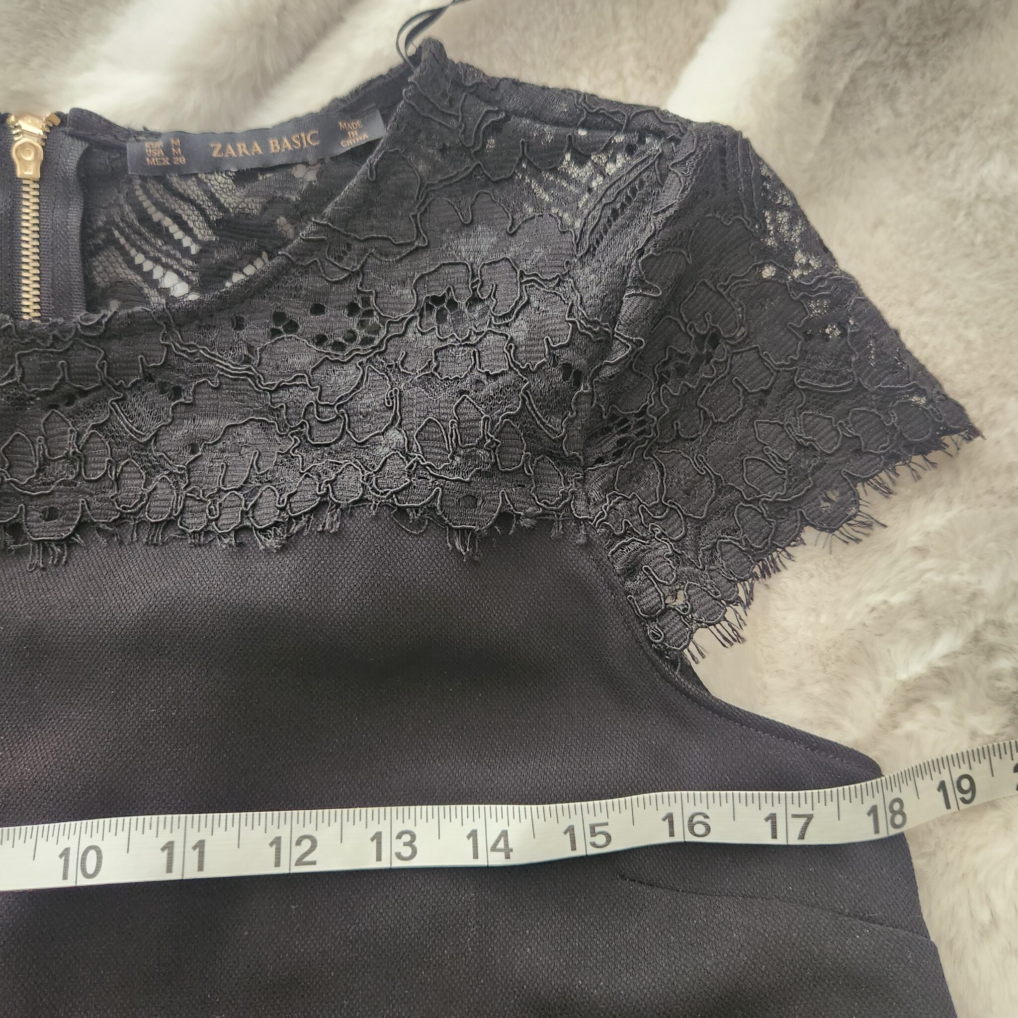 Image for Robe noire avec dentelle